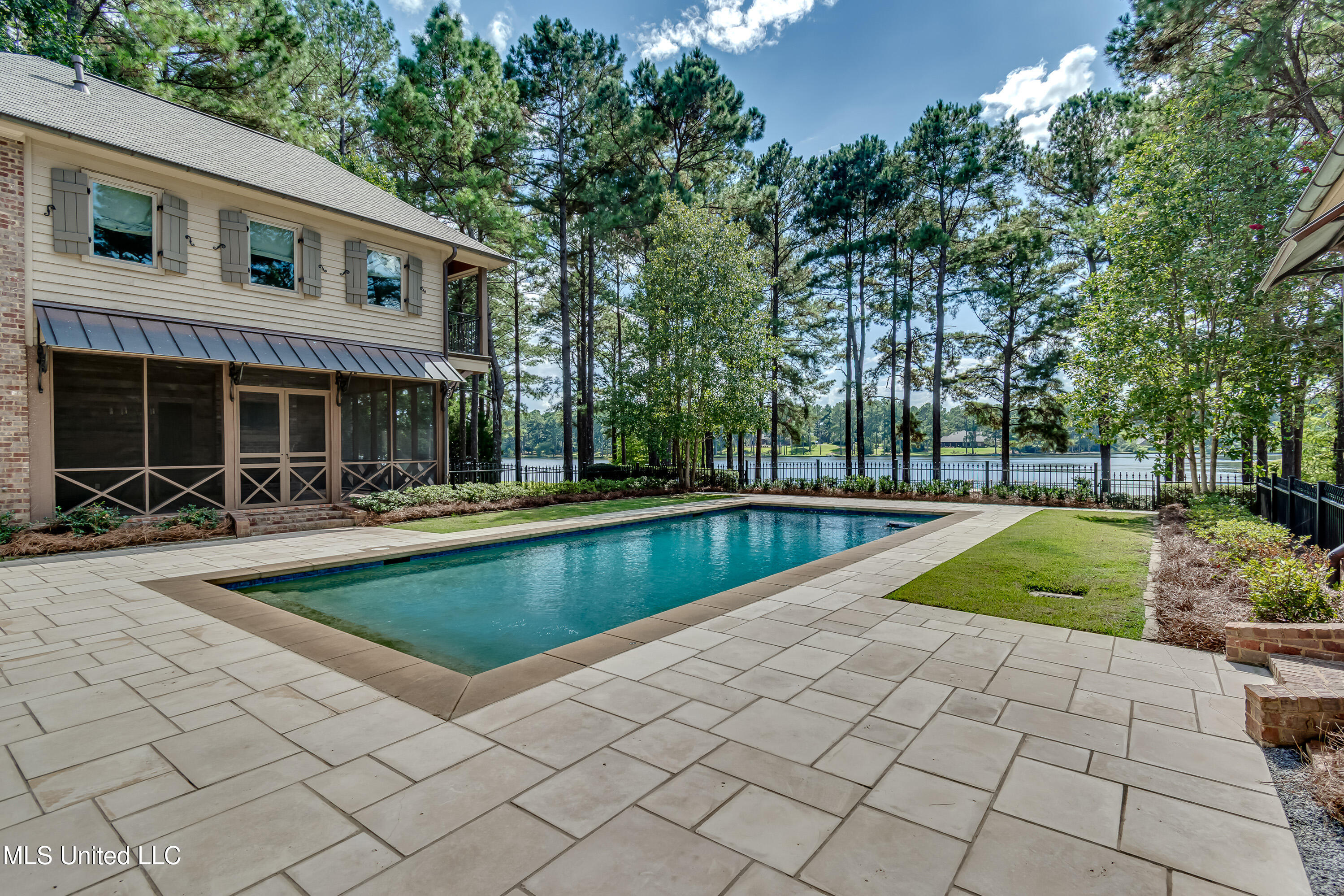 Madison, Mississippi 39110, United States, 5 Bedrooms Bedrooms, ,6 BathroomsBathrooms,Residential,Active,218412