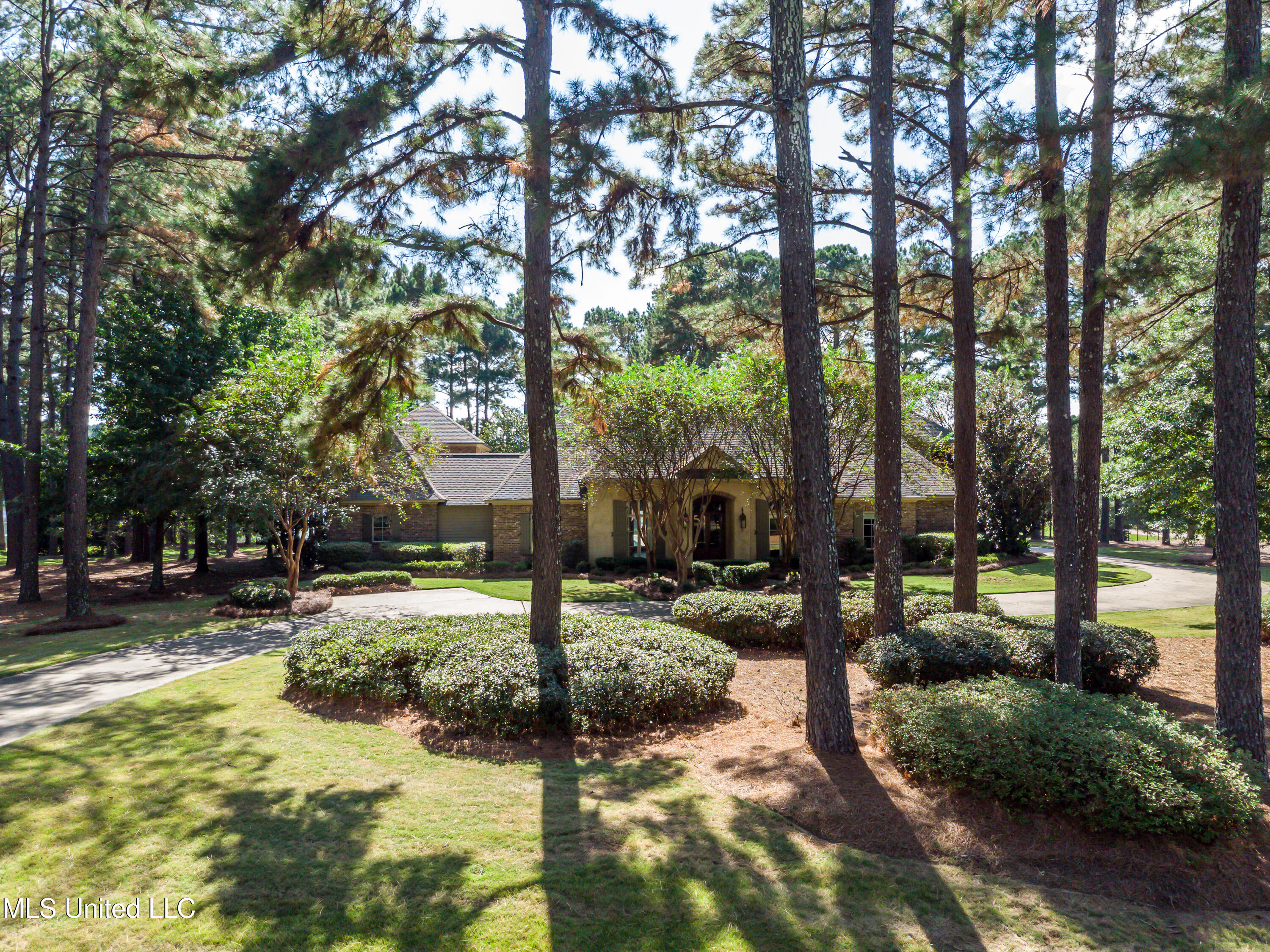 Madison, Mississippi 39110, United States, 5 Bedrooms Bedrooms, ,6 BathroomsBathrooms,Residential,Active,218412