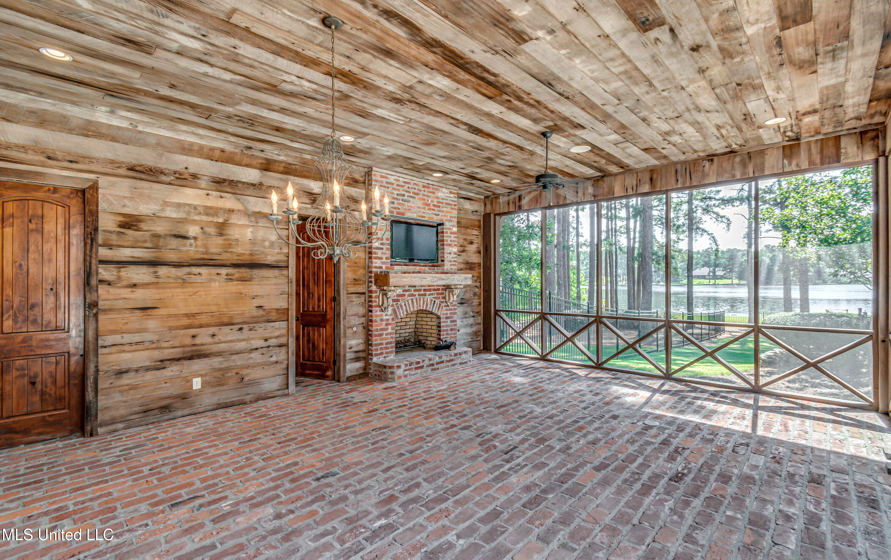 Madison, Mississippi 39110, United States, 5 Bedrooms Bedrooms, ,6 BathroomsBathrooms,Residential,Active,218412