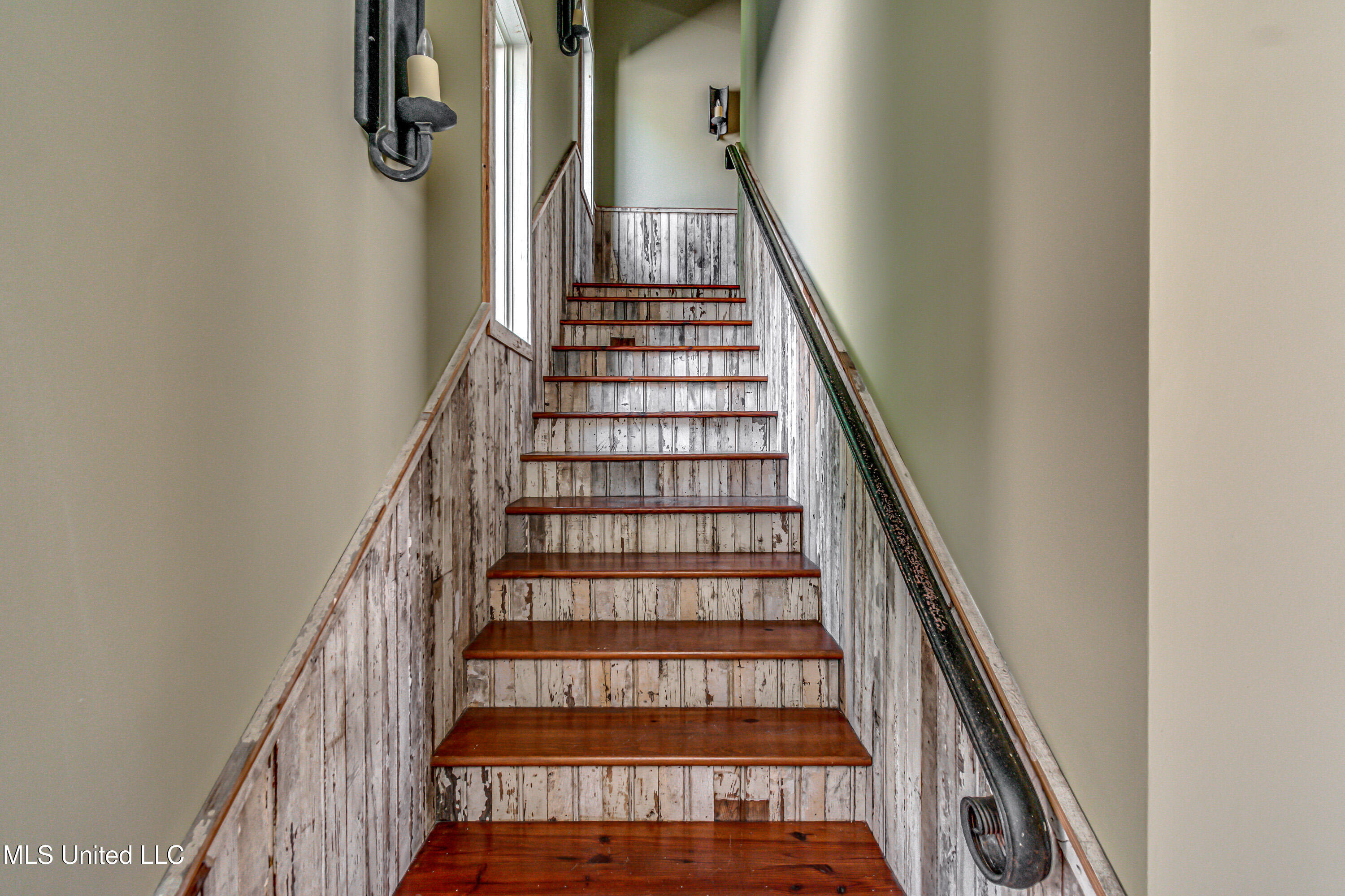 Madison, Mississippi 39110, United States, 5 Bedrooms Bedrooms, ,6 BathroomsBathrooms,Residential,Active,218412