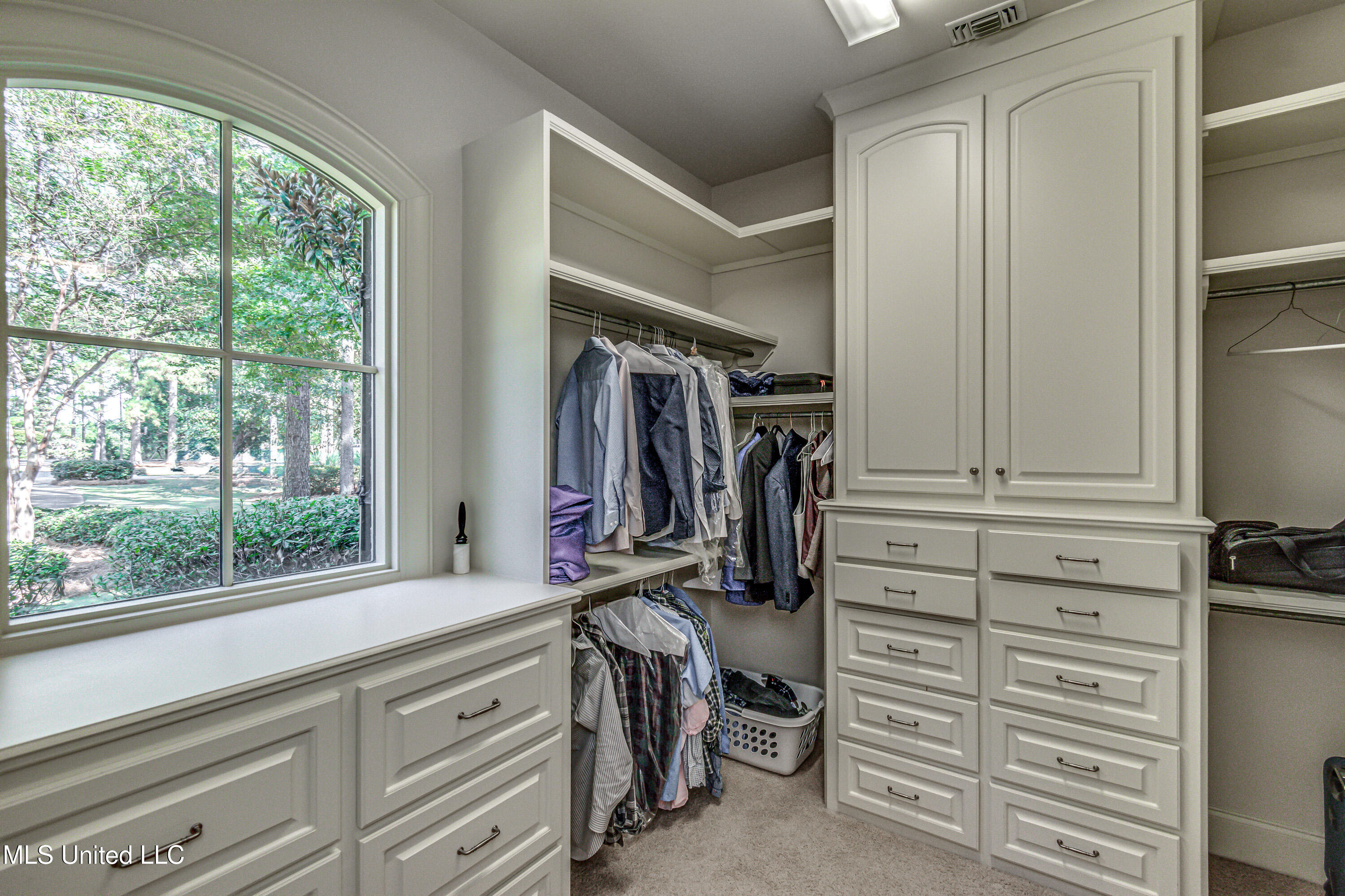 Madison, Mississippi 39110, United States, 5 Bedrooms Bedrooms, ,6 BathroomsBathrooms,Residential,Active,218412