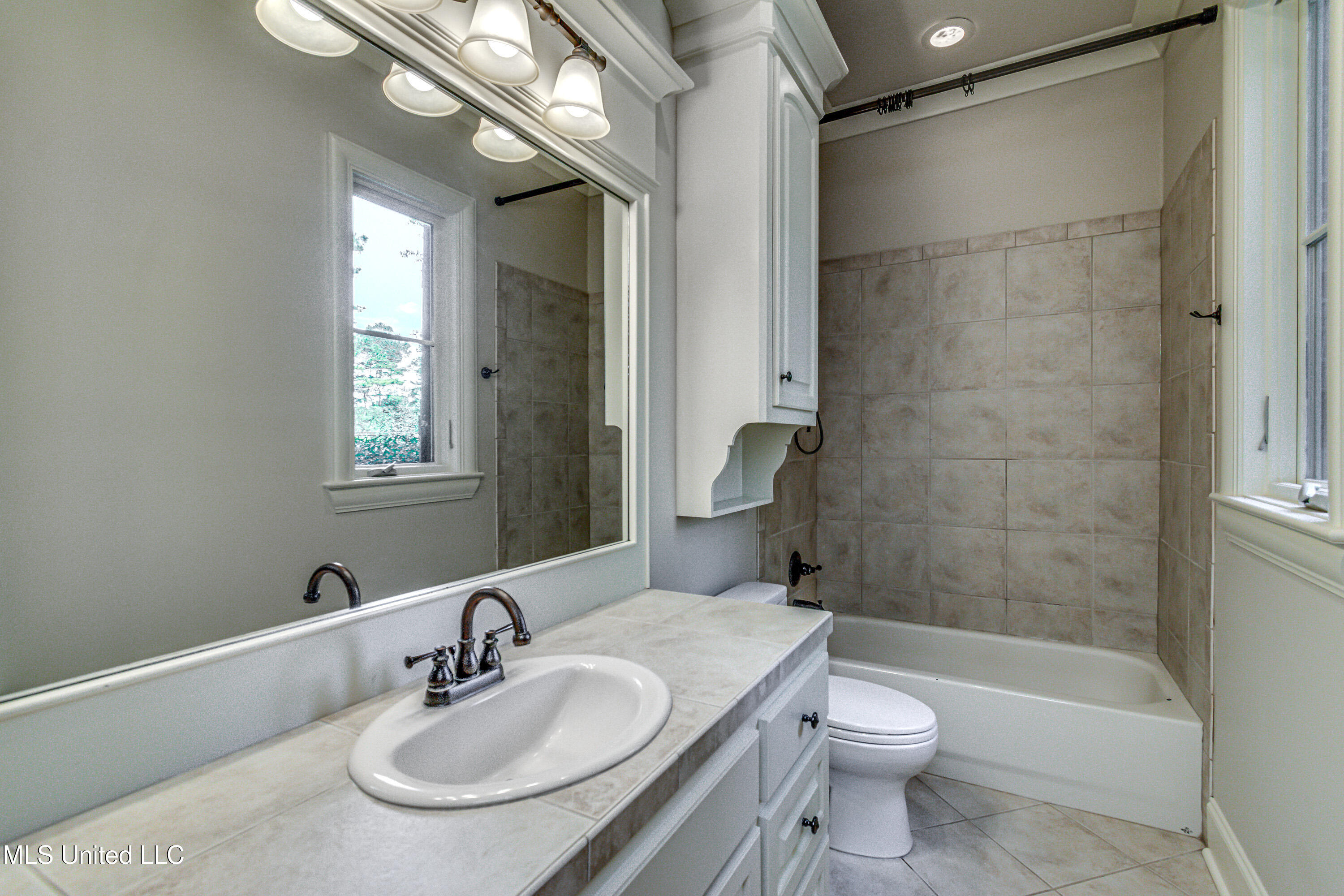 Madison, Mississippi 39110, United States, 5 Bedrooms Bedrooms, ,6 BathroomsBathrooms,Residential,Active,218412