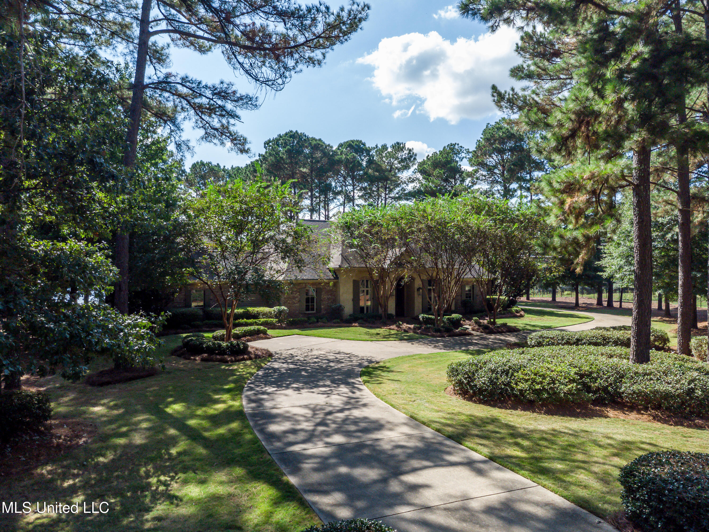 Madison, Mississippi 39110, United States, 5 Bedrooms Bedrooms, ,6 BathroomsBathrooms,Residential,Active,218412