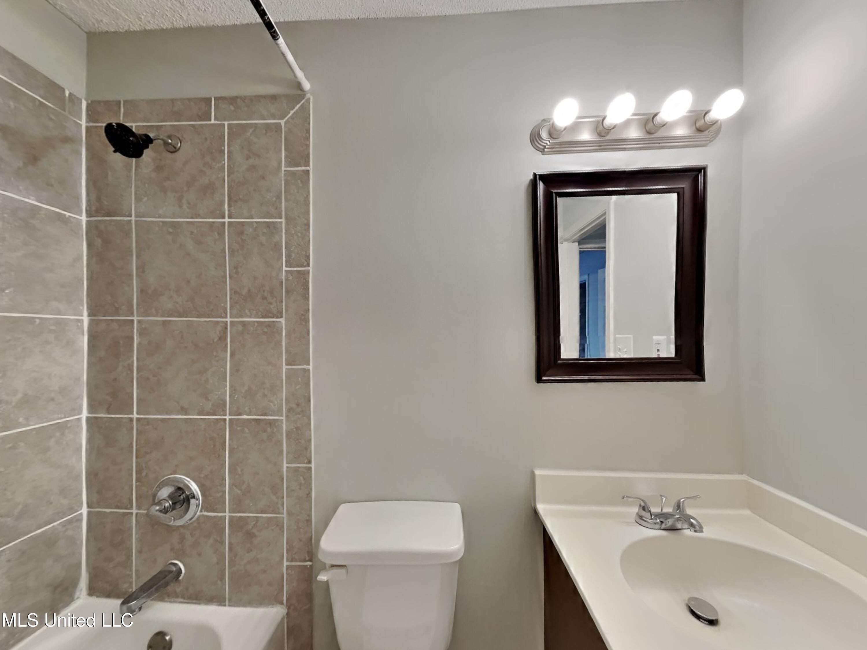 1748 Dorchester Drive, Southaven, Mississippi image 13