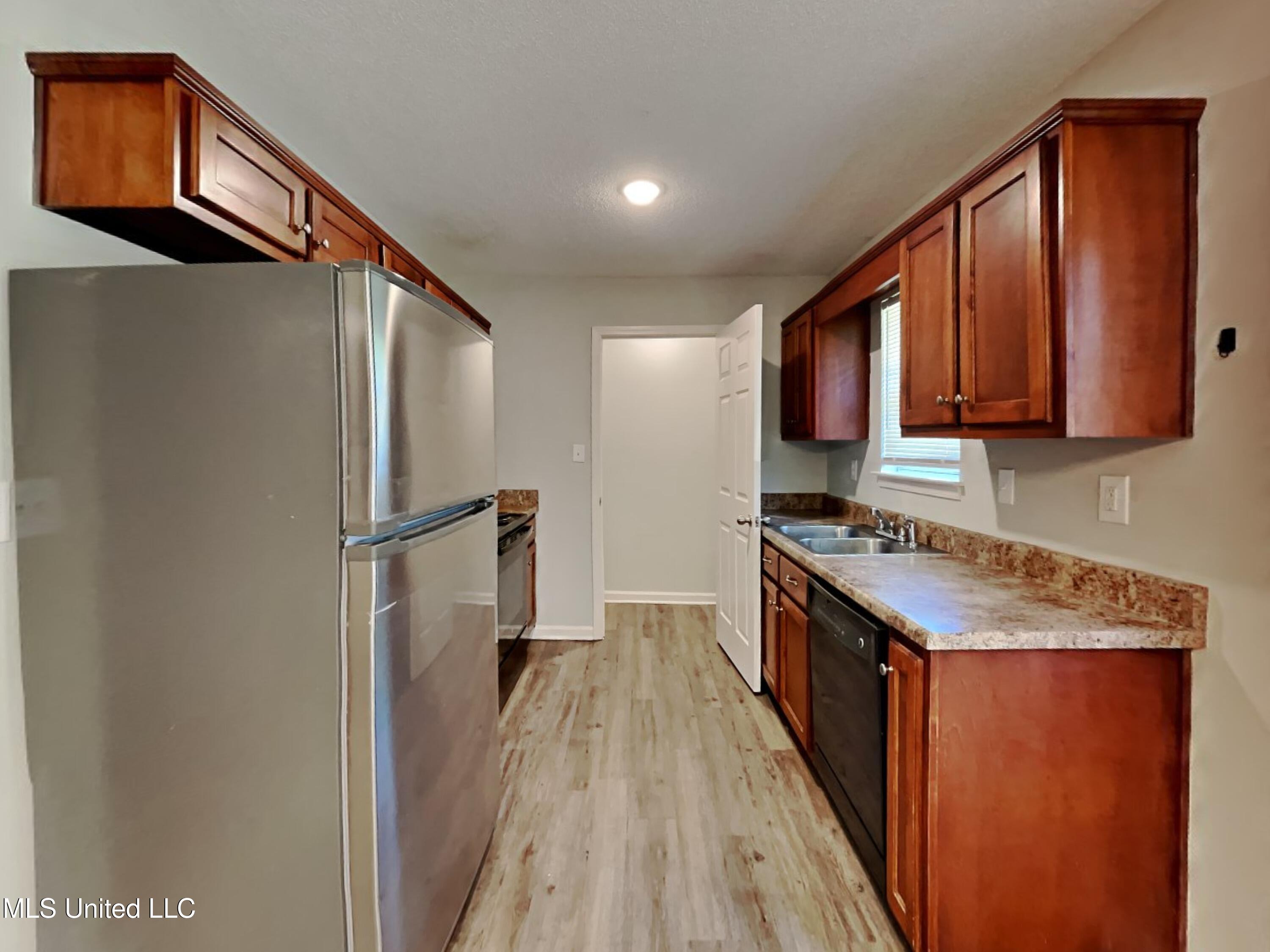 1748 Dorchester Drive, Southaven, Mississippi image 5