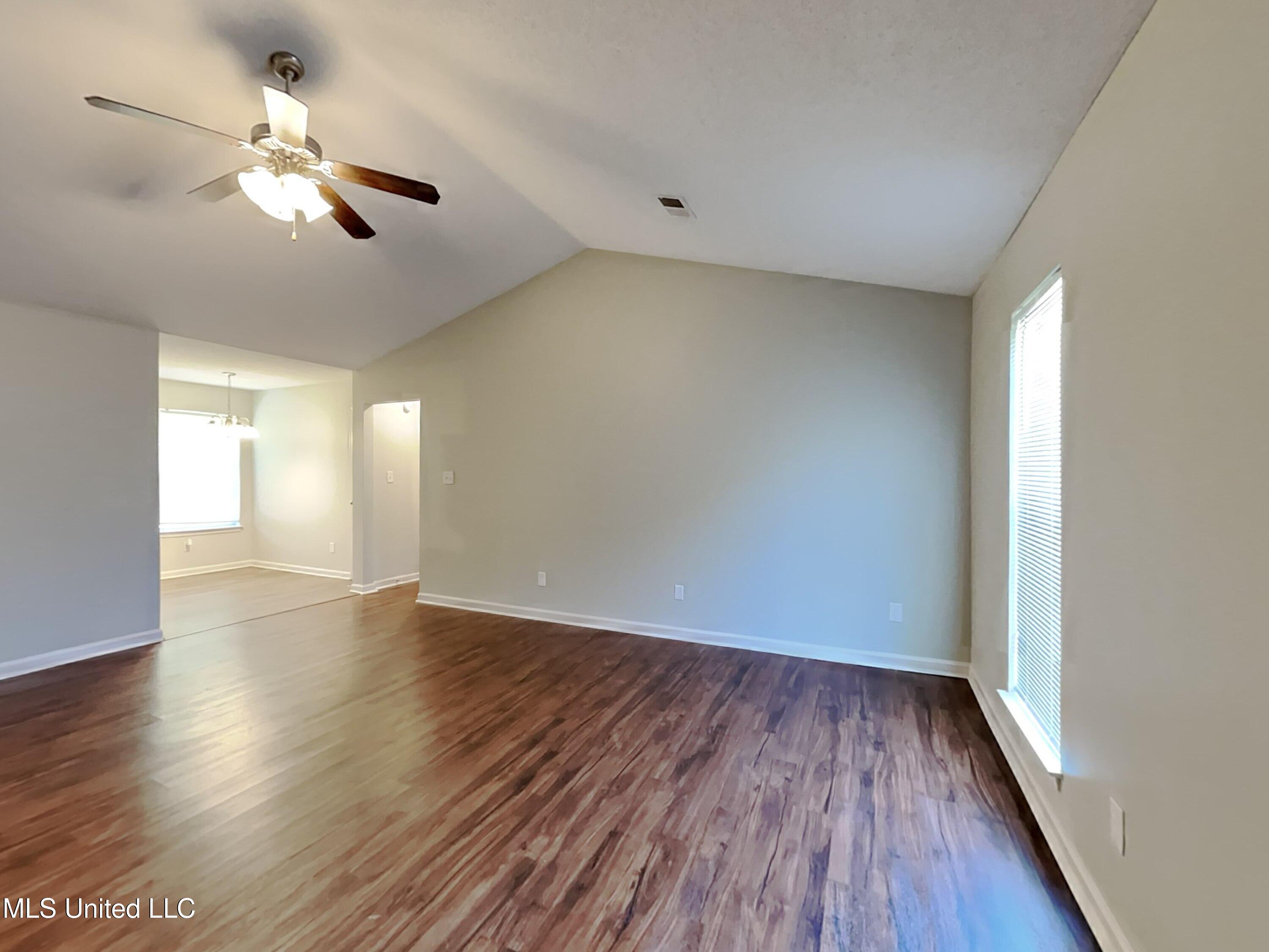 1748 Dorchester Drive, Southaven, Mississippi image 2