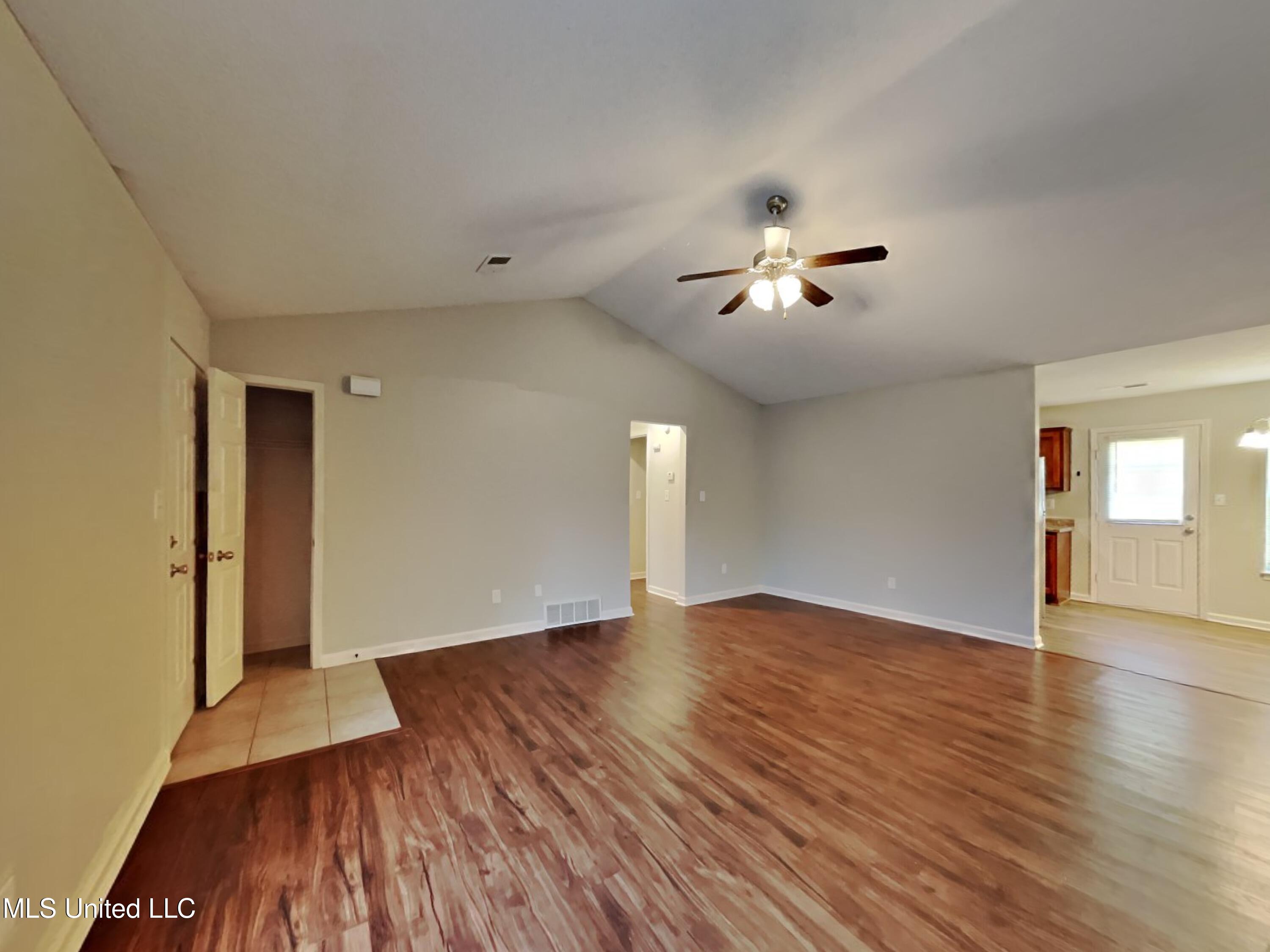 1748 Dorchester Drive, Southaven, Mississippi image 4