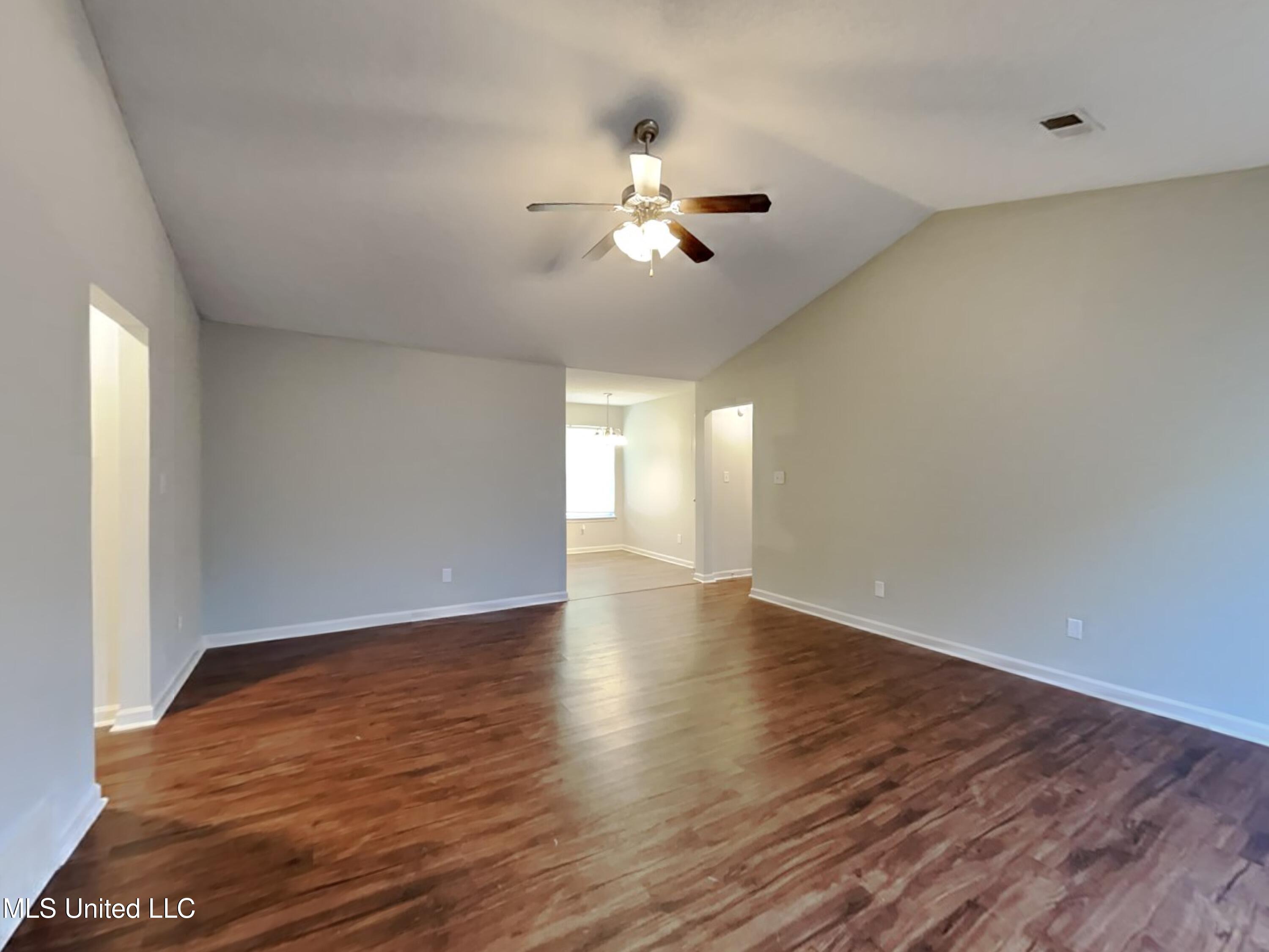 1748 Dorchester Drive, Southaven, Mississippi image 3