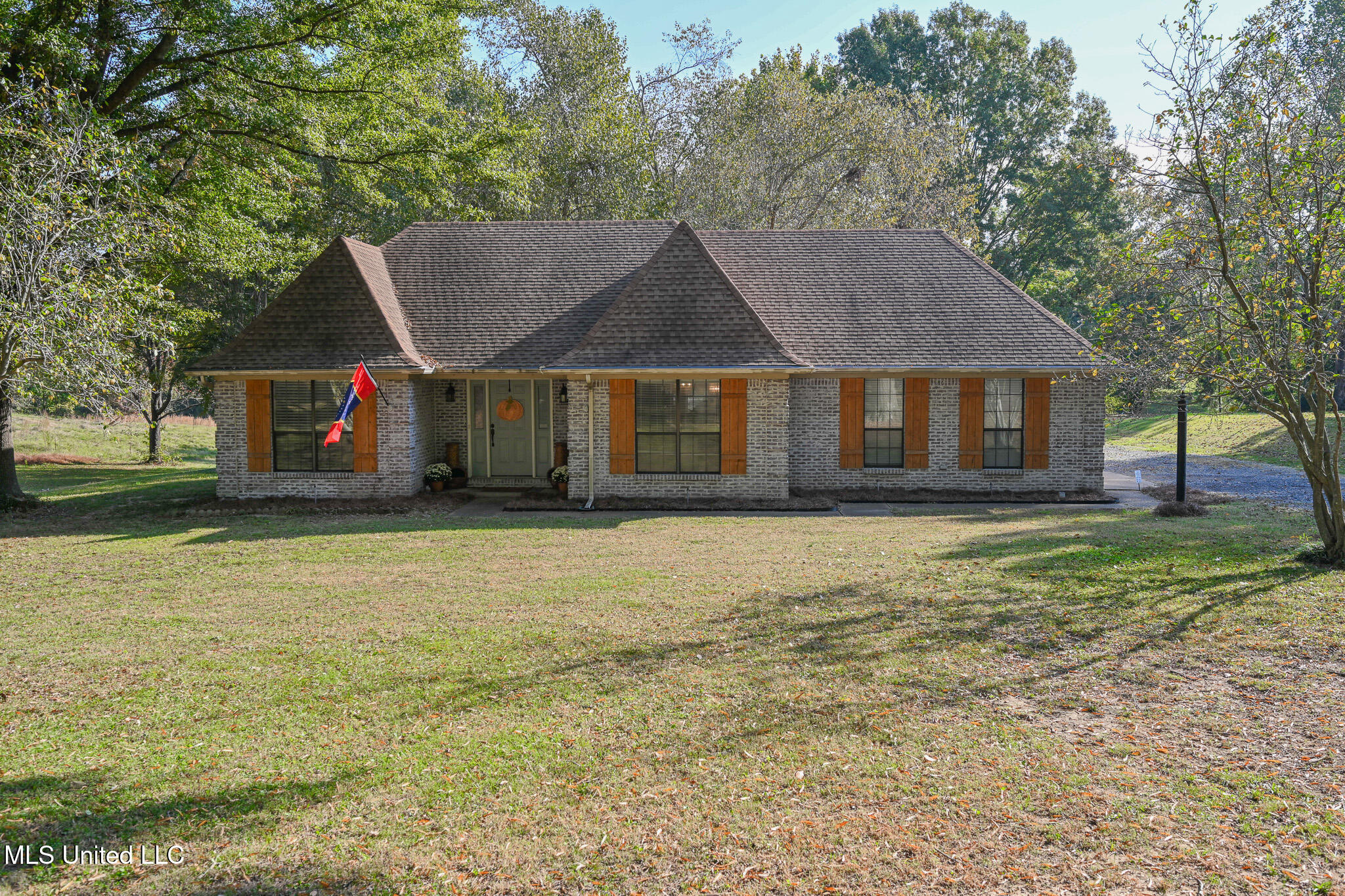 6470 Scenic Hollow Road, Walls, Mississippi image 1