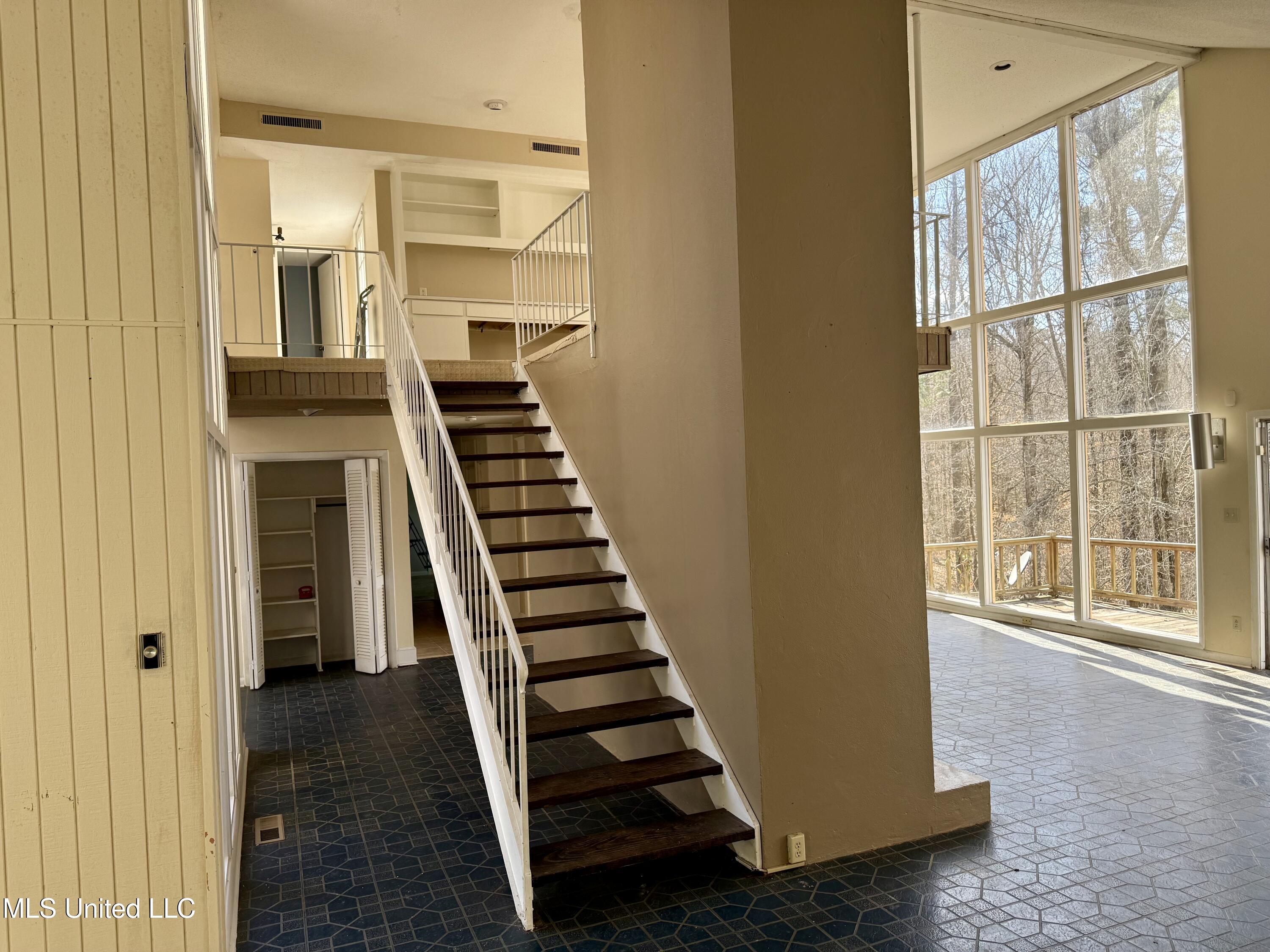 715 Woodland Hills Dr, Lexington, Mississippi image 9