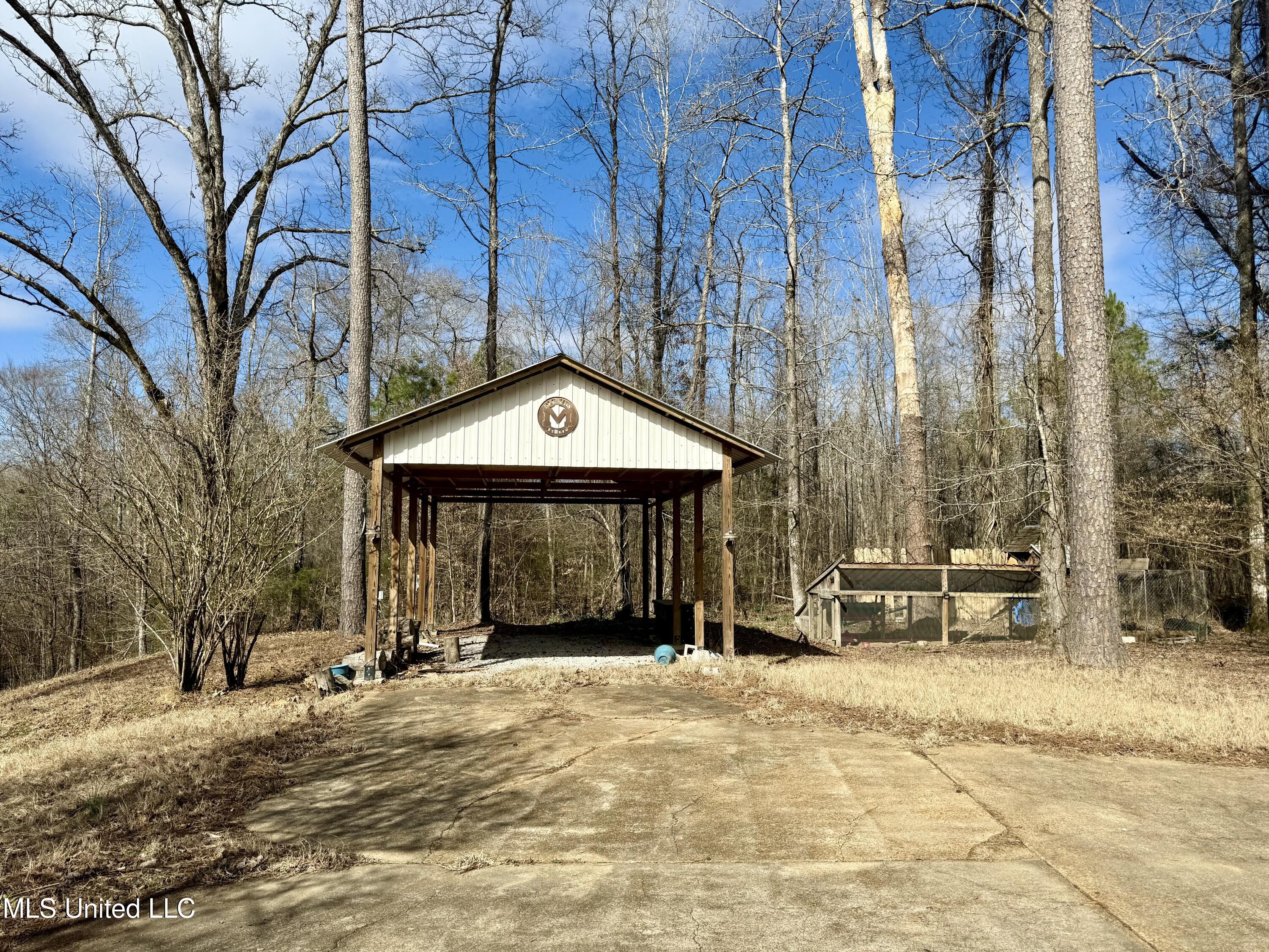 715 Woodland Hills Dr, Lexington, Mississippi image 3