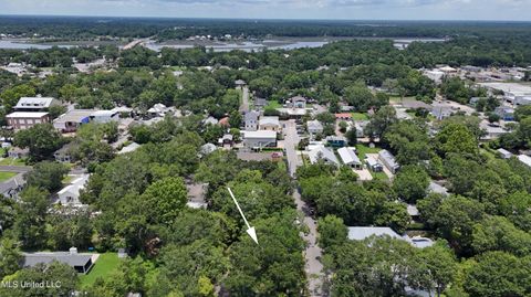 Single Family Residence in Ocean Springs MS 609 Russell Avenue 19.jpg