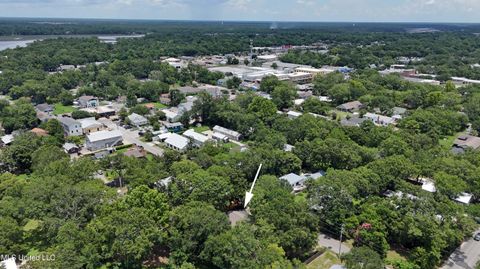 Single Family Residence in Ocean Springs MS 609 Russell Avenue 20.jpg