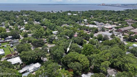 Single Family Residence in Ocean Springs MS 609 Russell Avenue 24.jpg