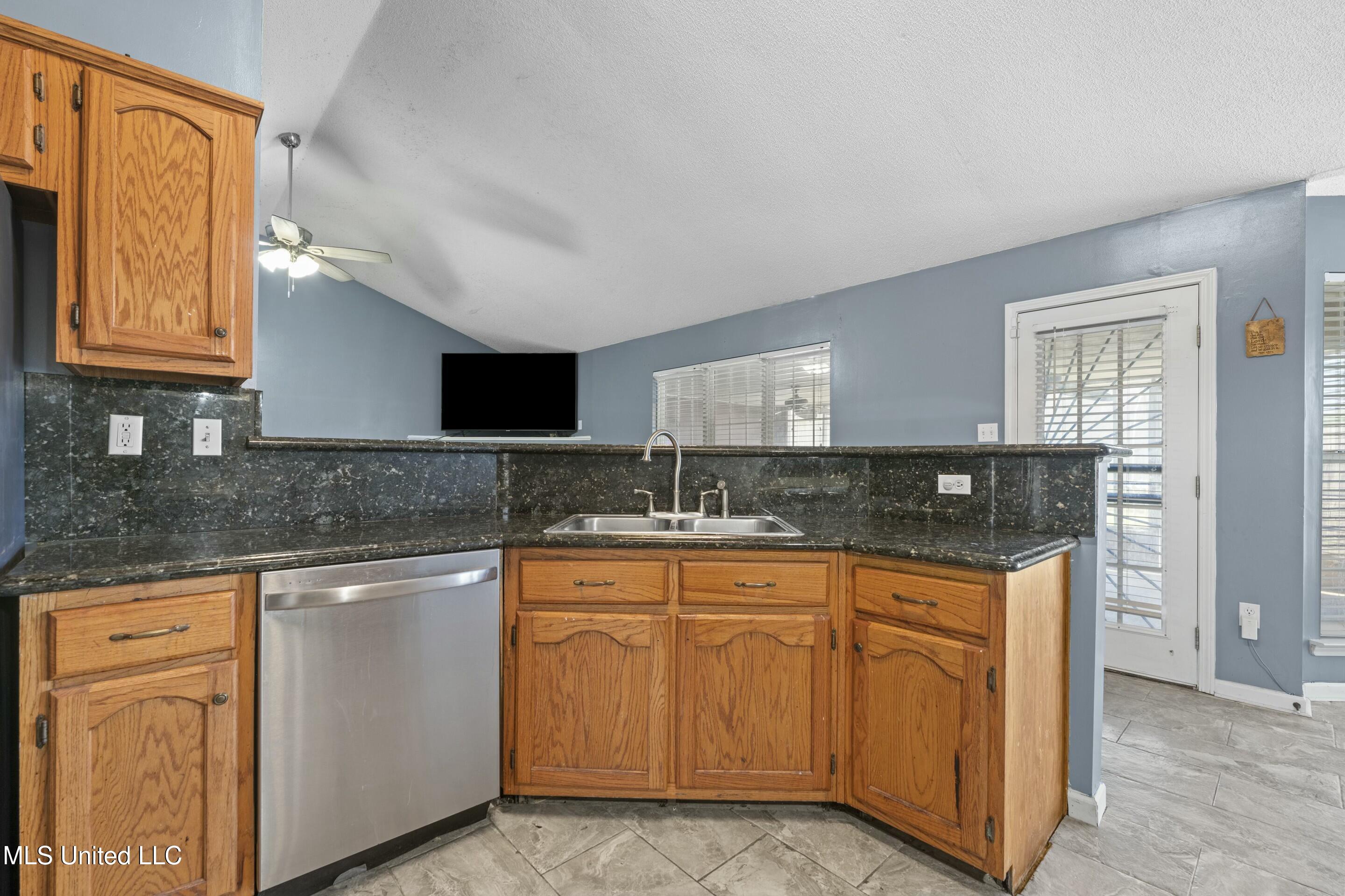 2425 Mooneyham Lane, Horn Lake, Mississippi image 11