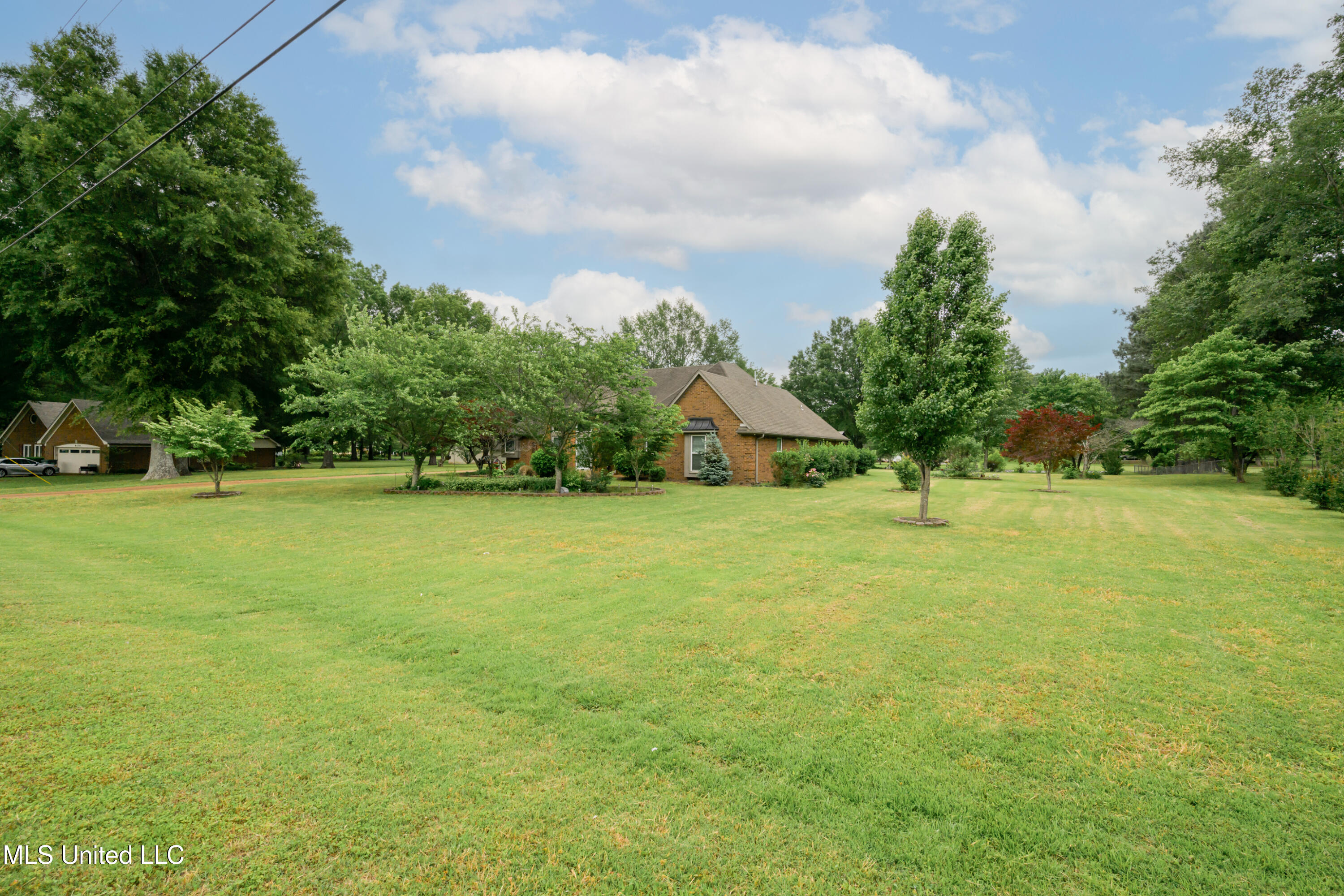 8450 Deer Creek Circle, Olive Branch, Mississippi image 1