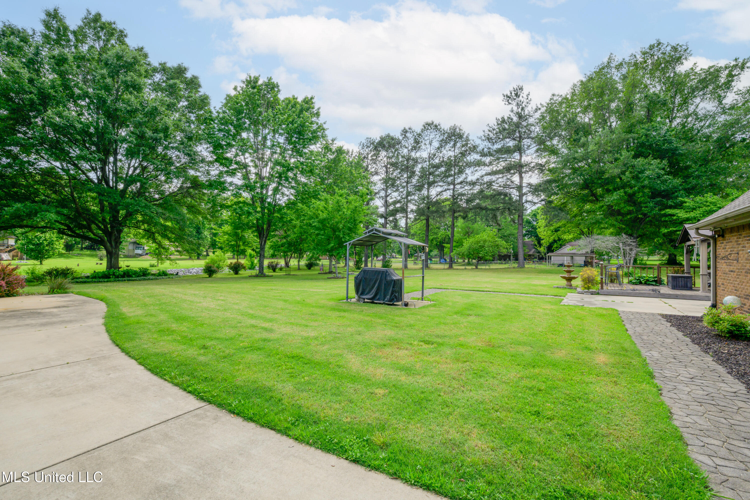 8450 Deer Creek Circle, Olive Branch, Mississippi image 38