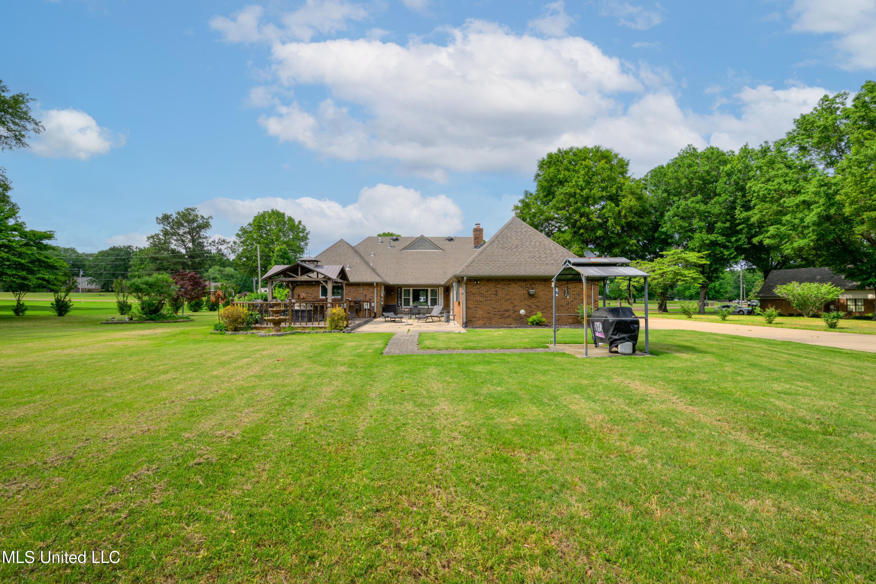 8450 Deer Creek Circle, Olive Branch, Mississippi image 32