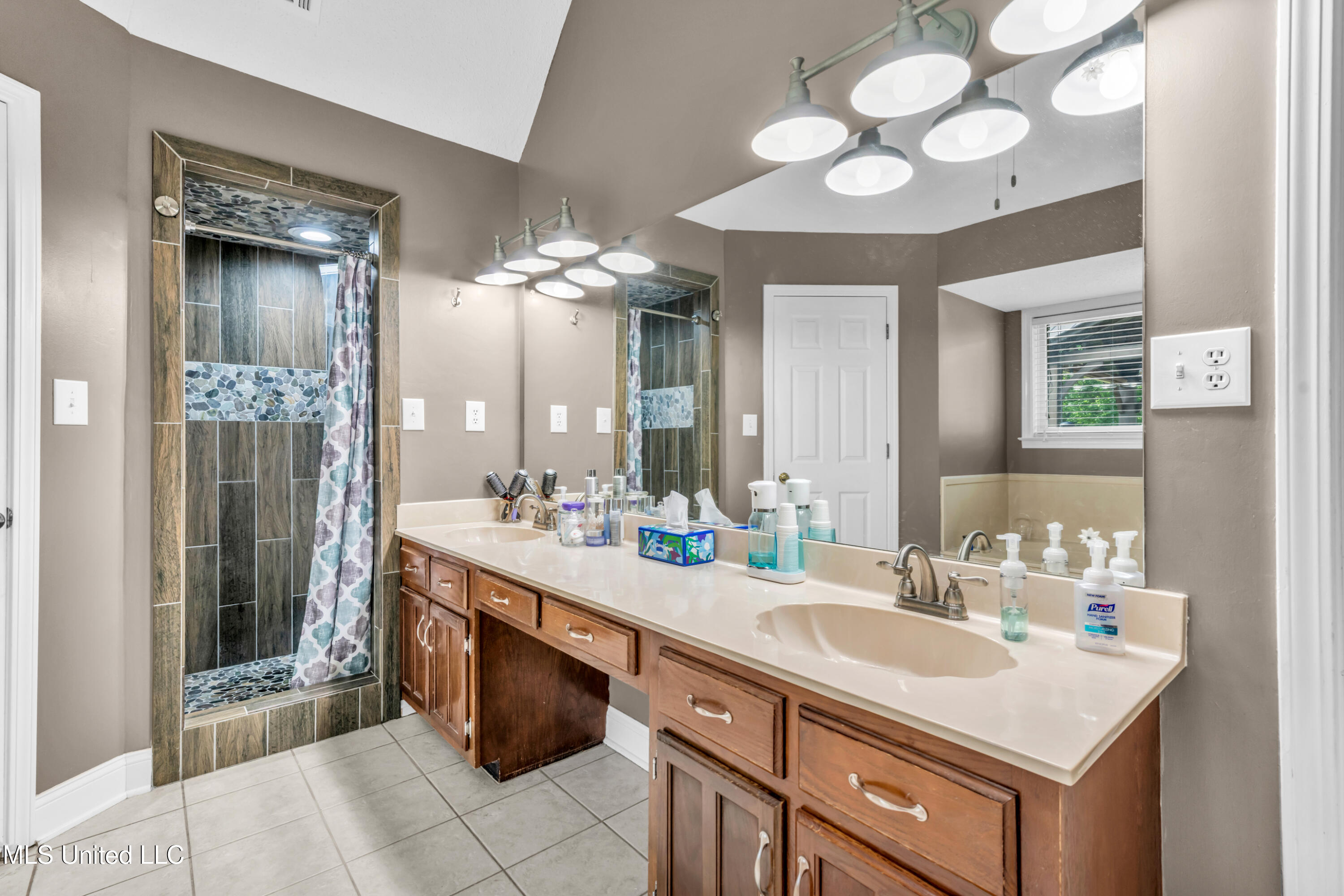 8450 Deer Creek Circle, Olive Branch, Mississippi image 24