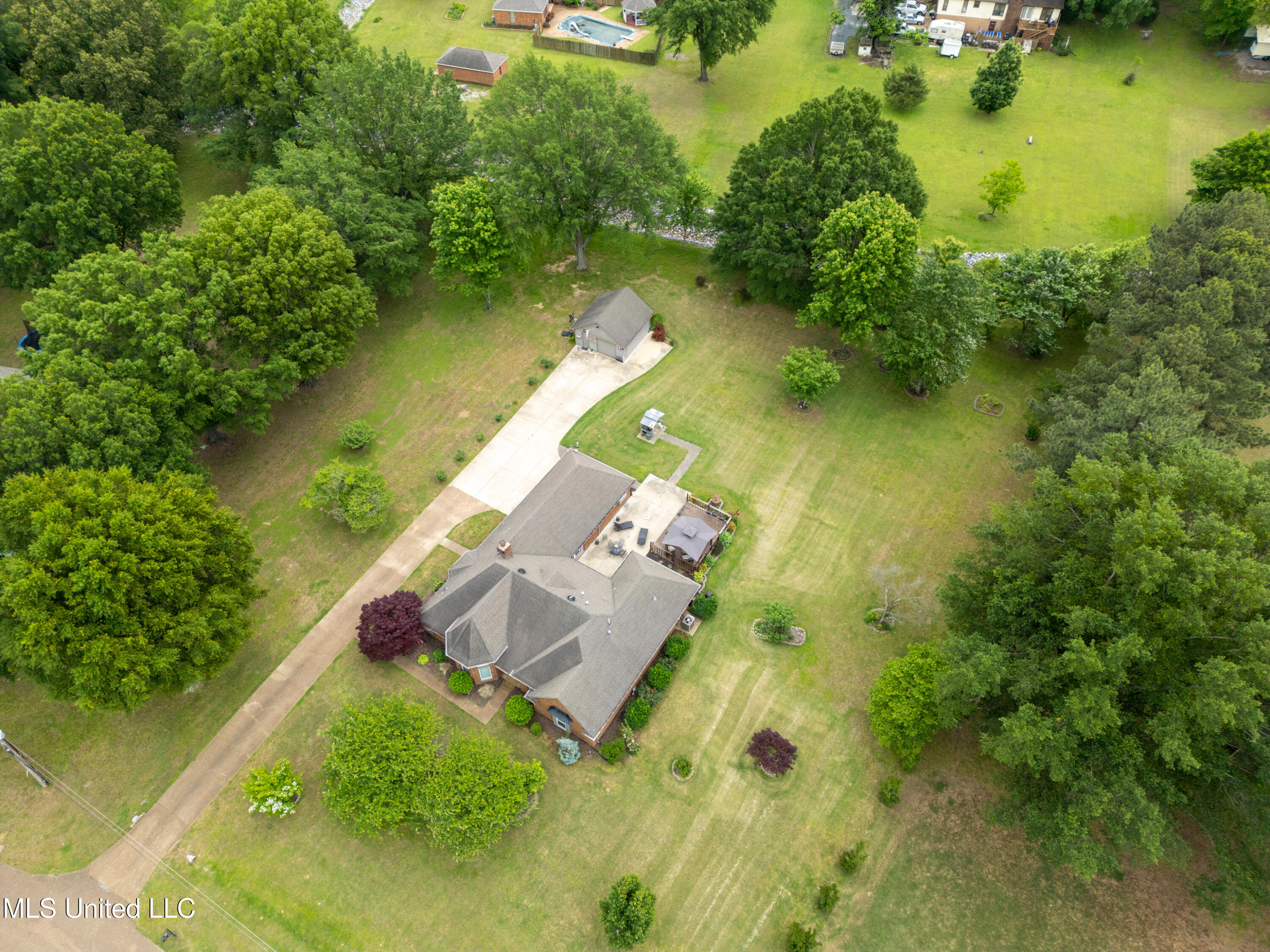 8450 Deer Creek Circle, Olive Branch, Mississippi image 42