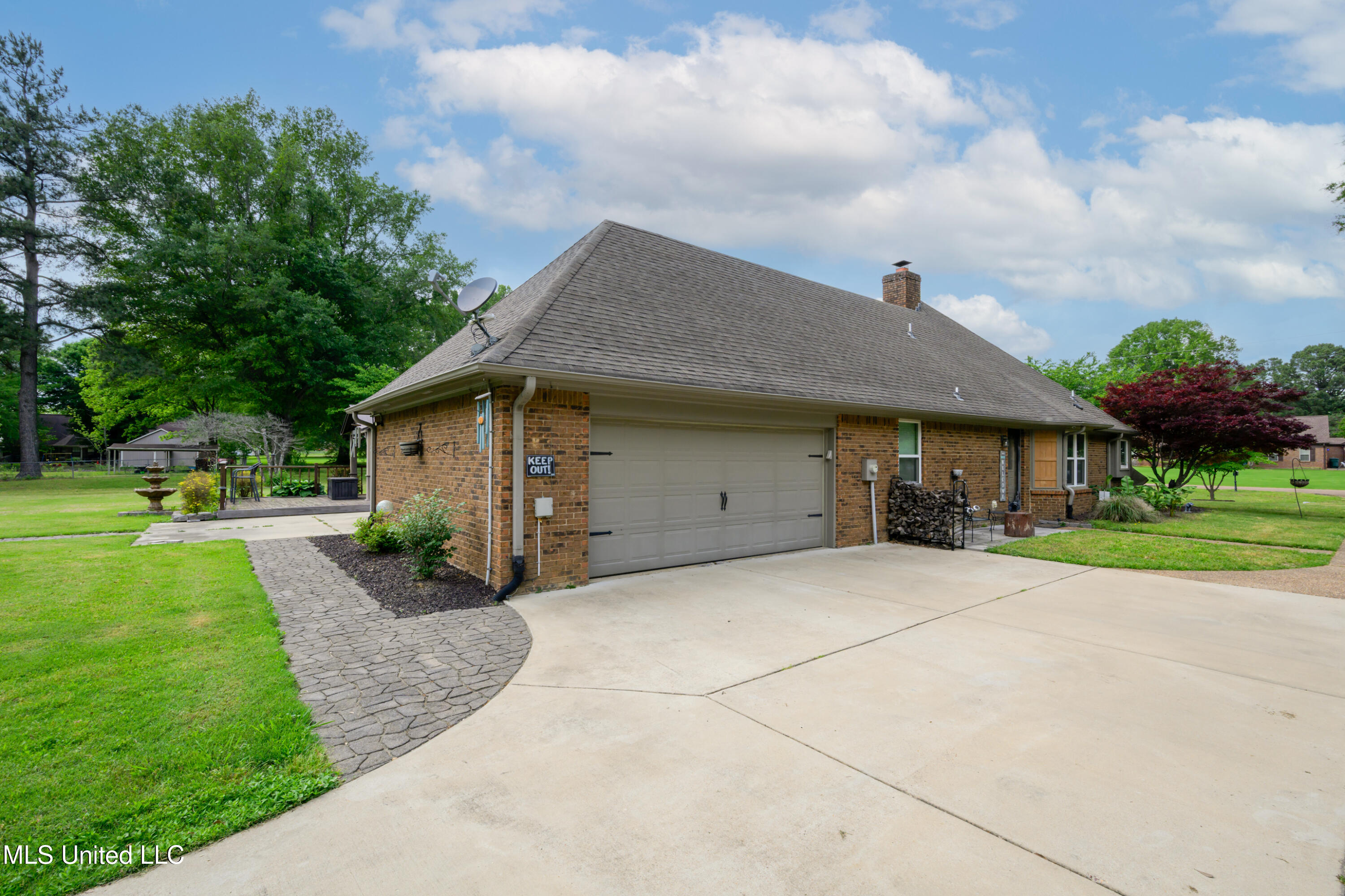 8450 Deer Creek Circle, Olive Branch, Mississippi image 3