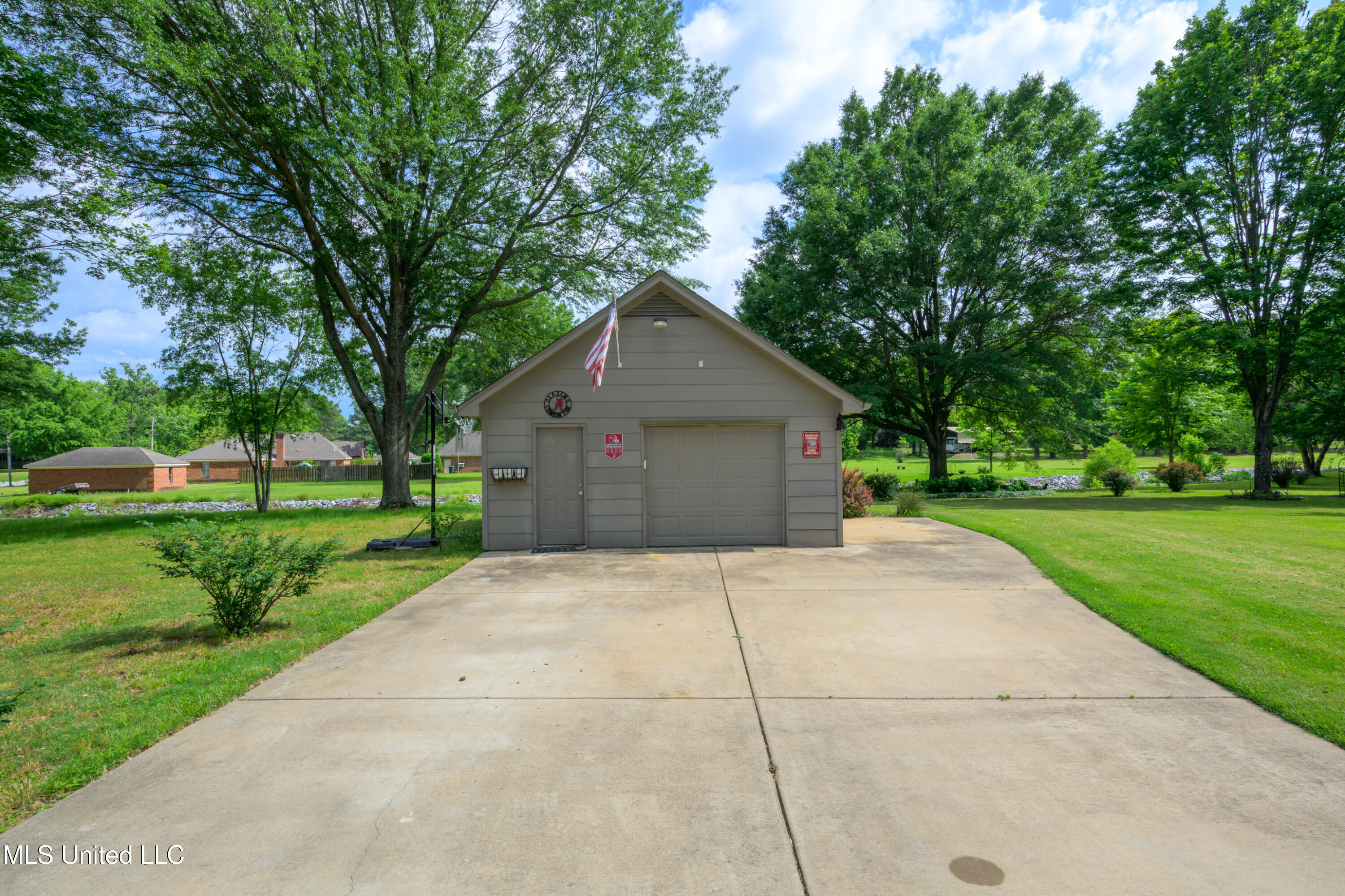 8450 Deer Creek Circle, Olive Branch, Mississippi image 4