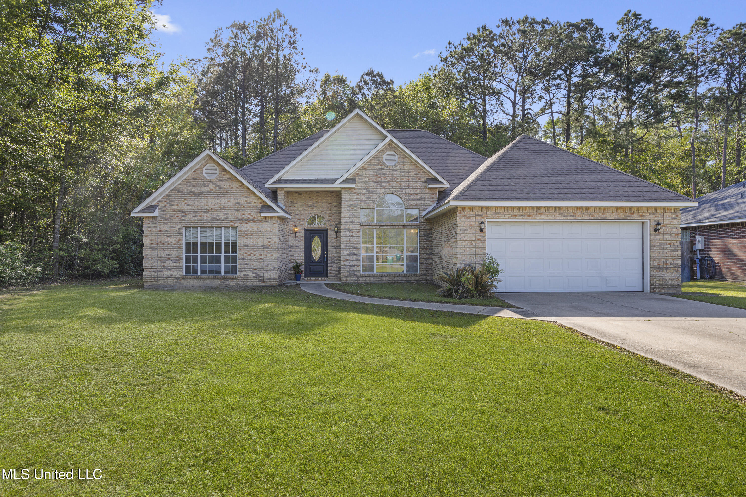 2309 Highland Drive, Gautier, Mississippi image 1