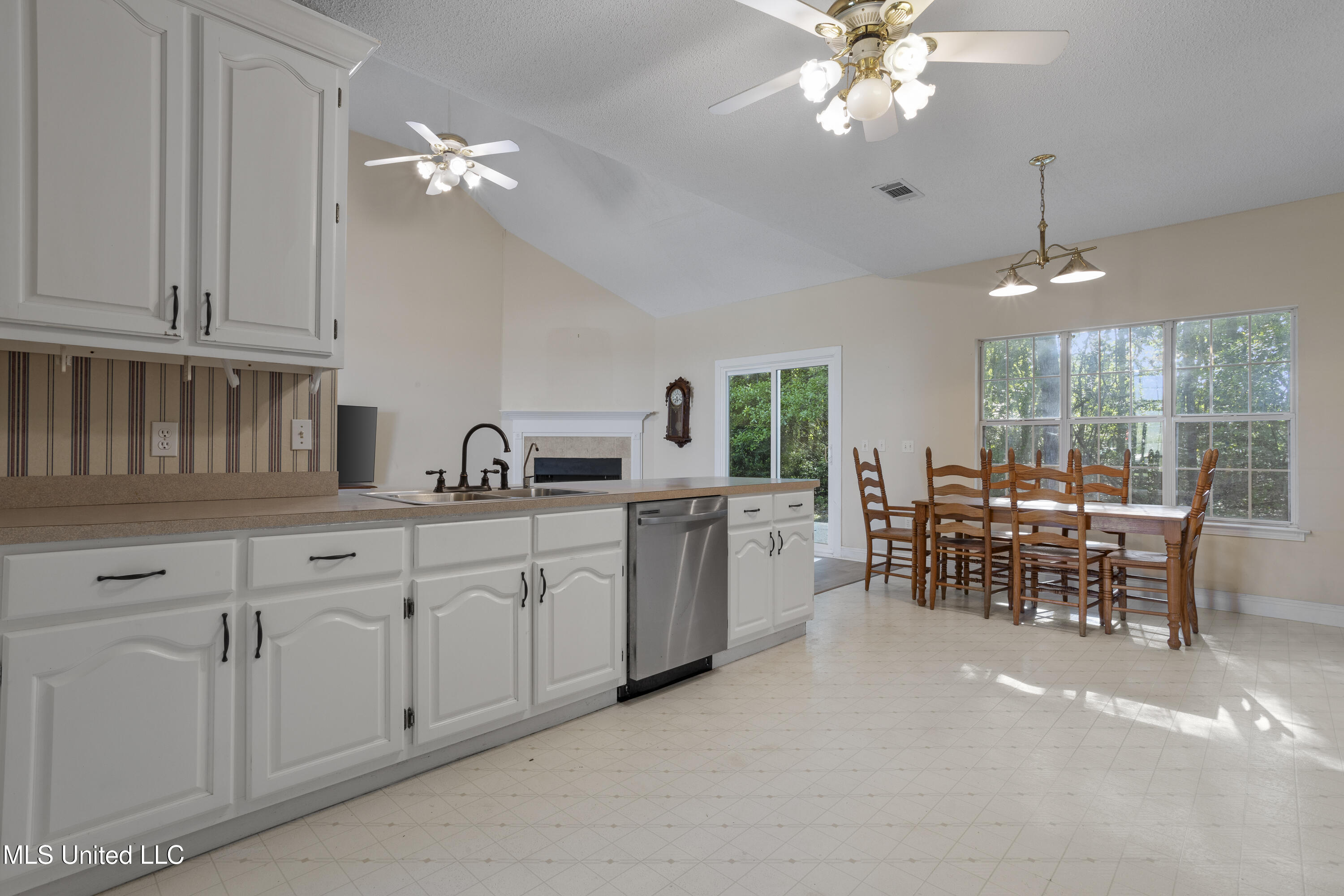 2309 Highland Drive, Gautier, Mississippi image 12