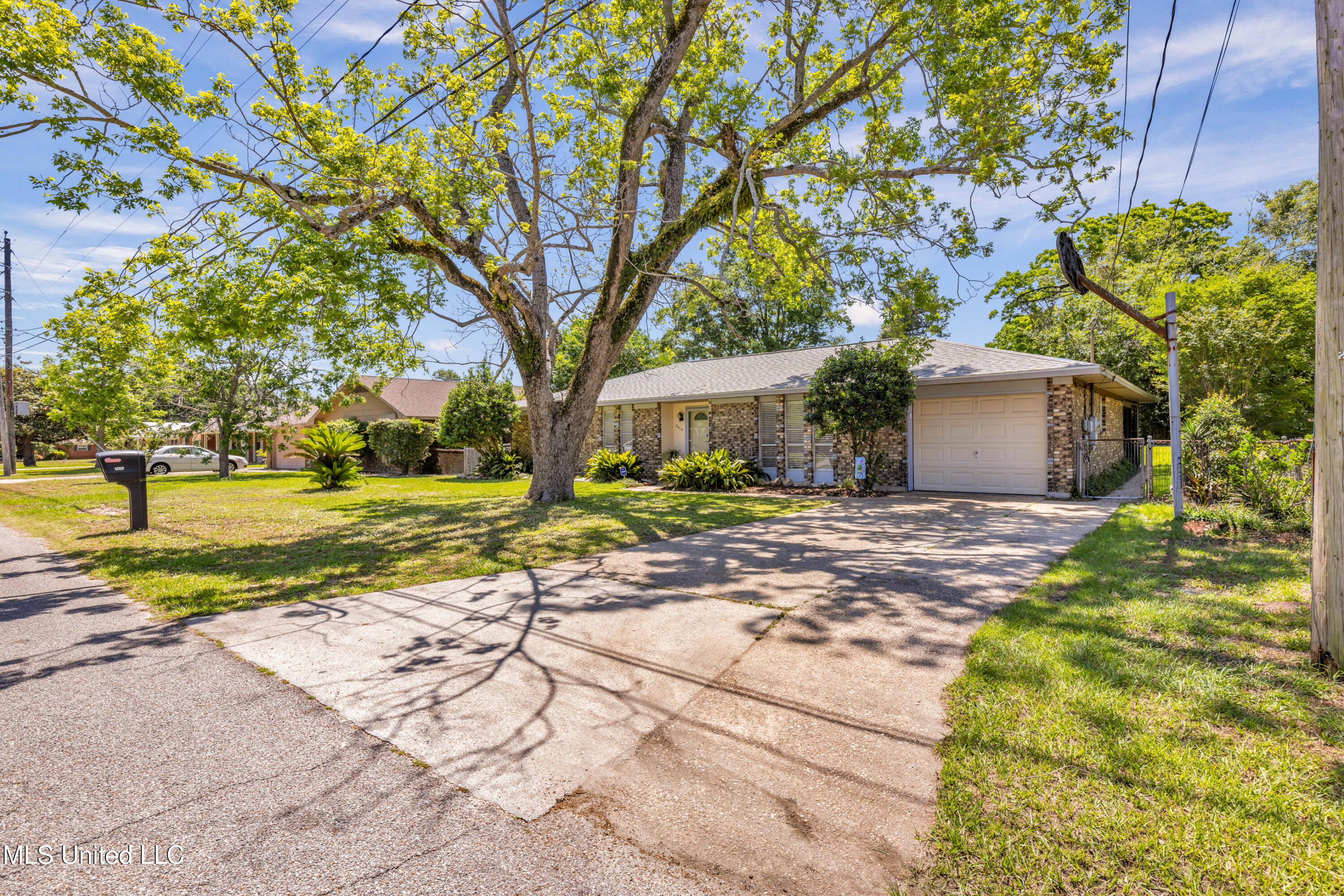 2414 Demaret Drive, Gulfport, Mississippi image 3