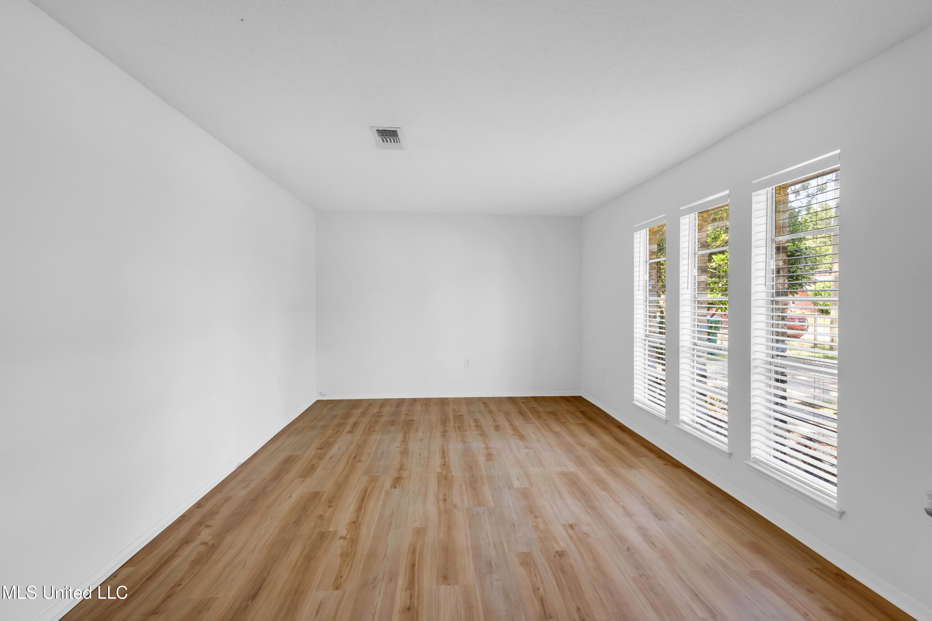 2414 Demaret Drive, Gulfport, Mississippi image 4