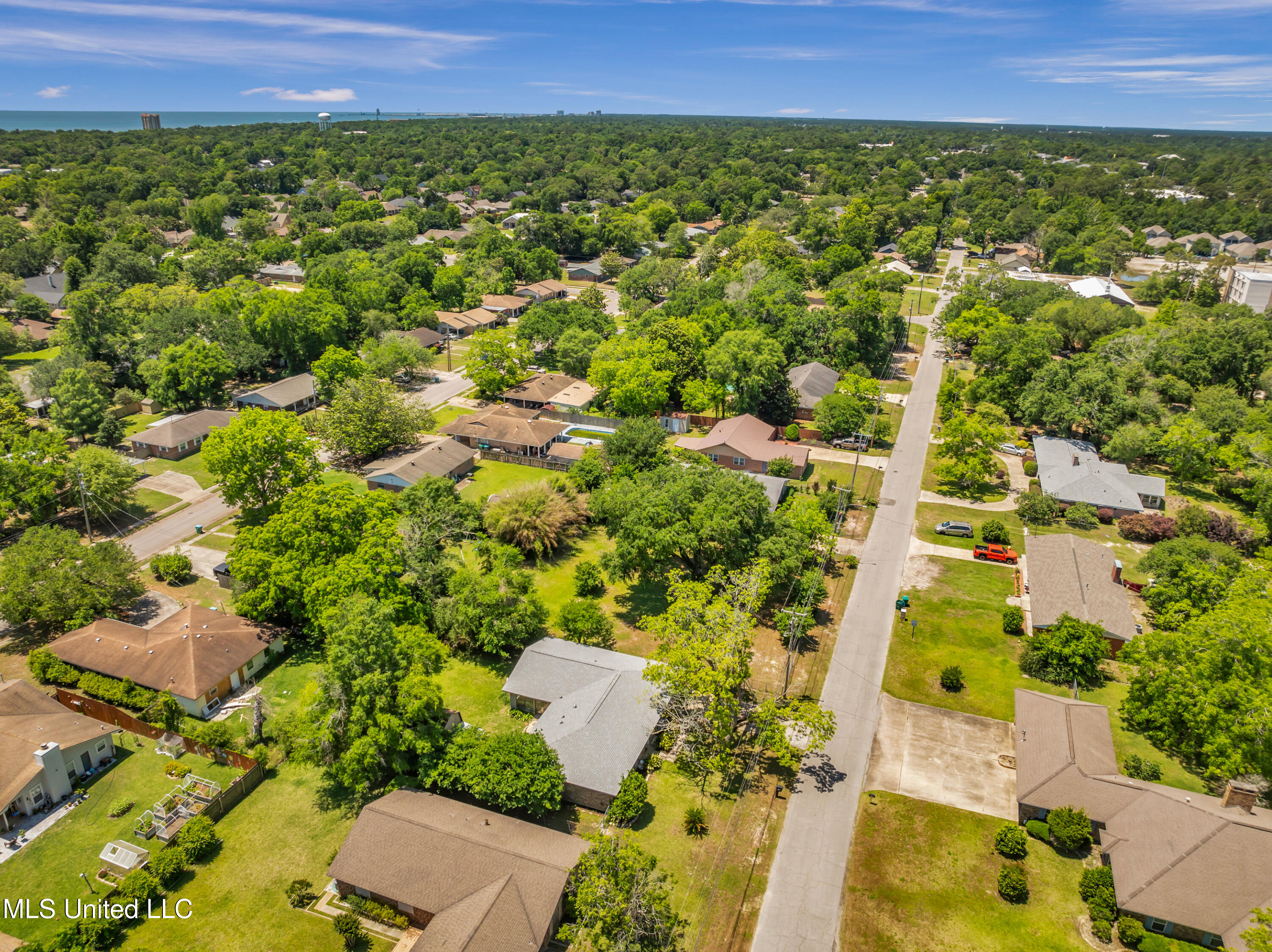 2414 Demaret Drive, Gulfport, Mississippi image 37