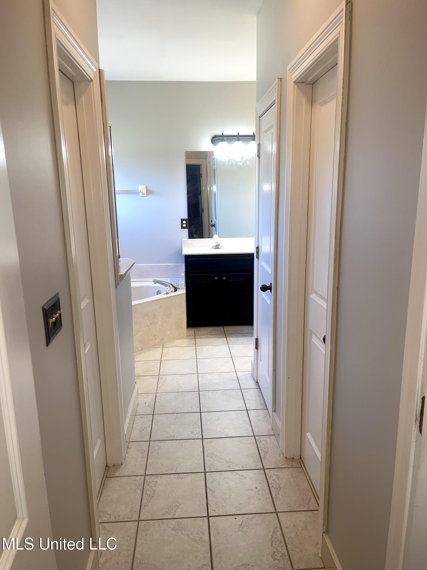 4896 Park North Drive, Olive Branch, Mississippi image 14