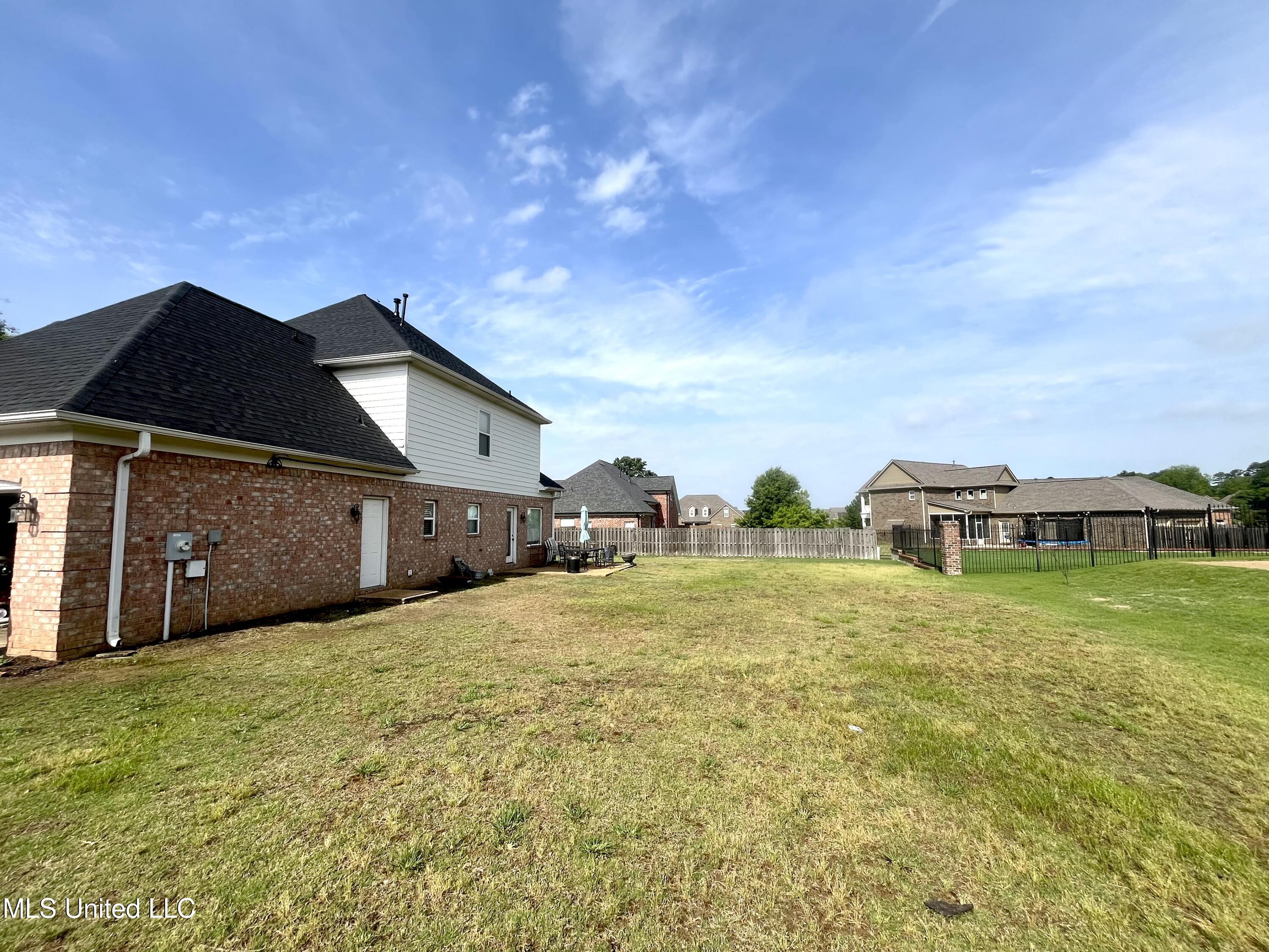 4896 Park North Drive, Olive Branch, Mississippi image 2