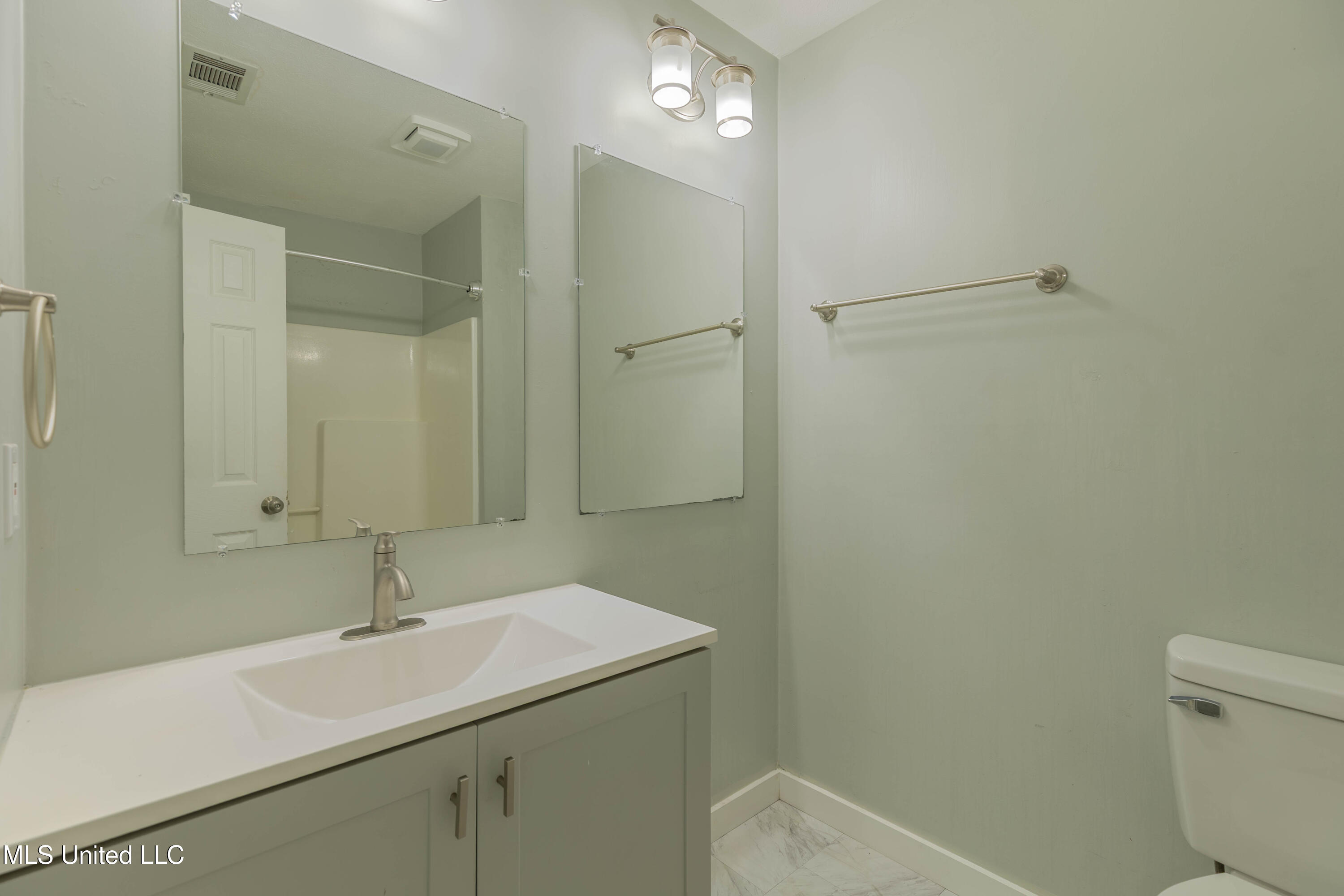 2031 Fox Hill Lane, Byram, Mississippi image 27
