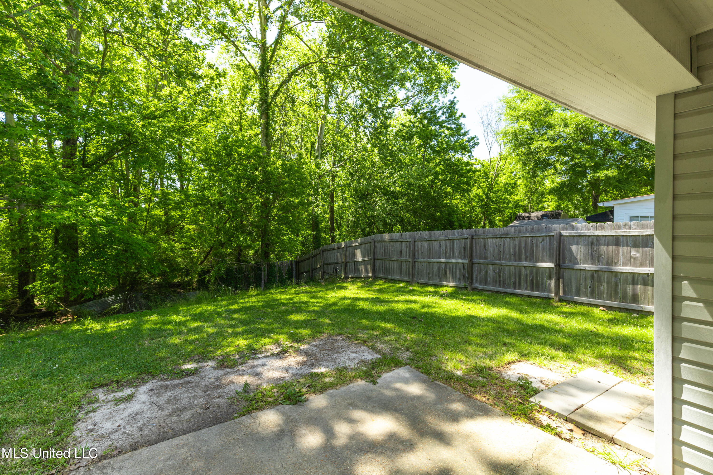 2031 Fox Hill Lane, Byram, Mississippi image 29