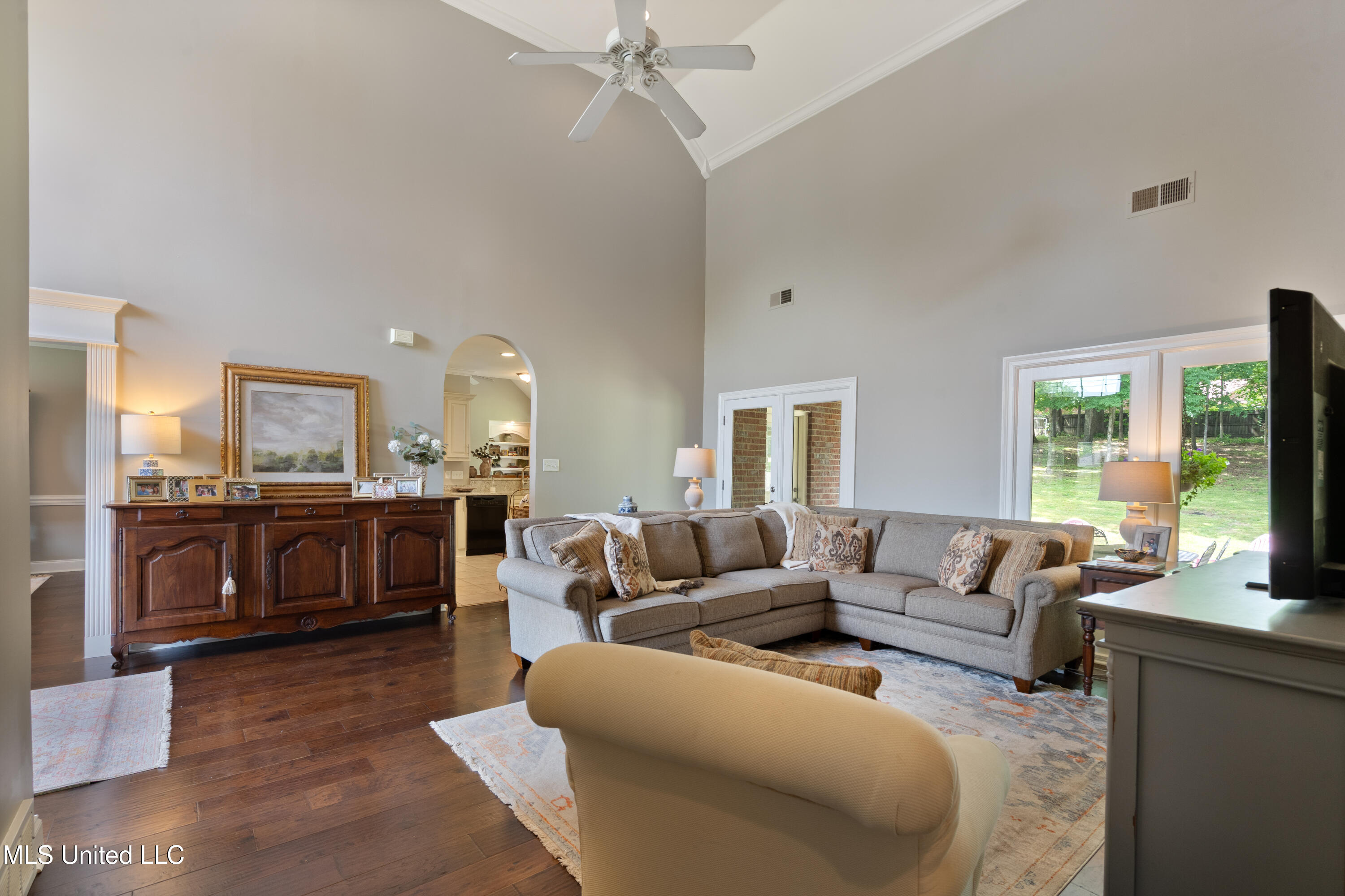 2038 Nottaway Drive, Southaven, Mississippi image 13