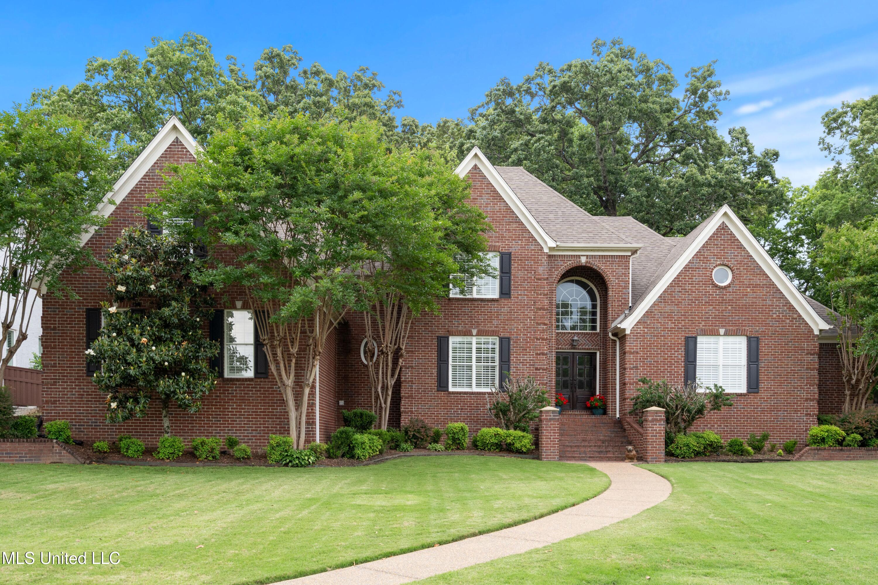 2038 Nottaway Drive, Southaven, Mississippi image 1