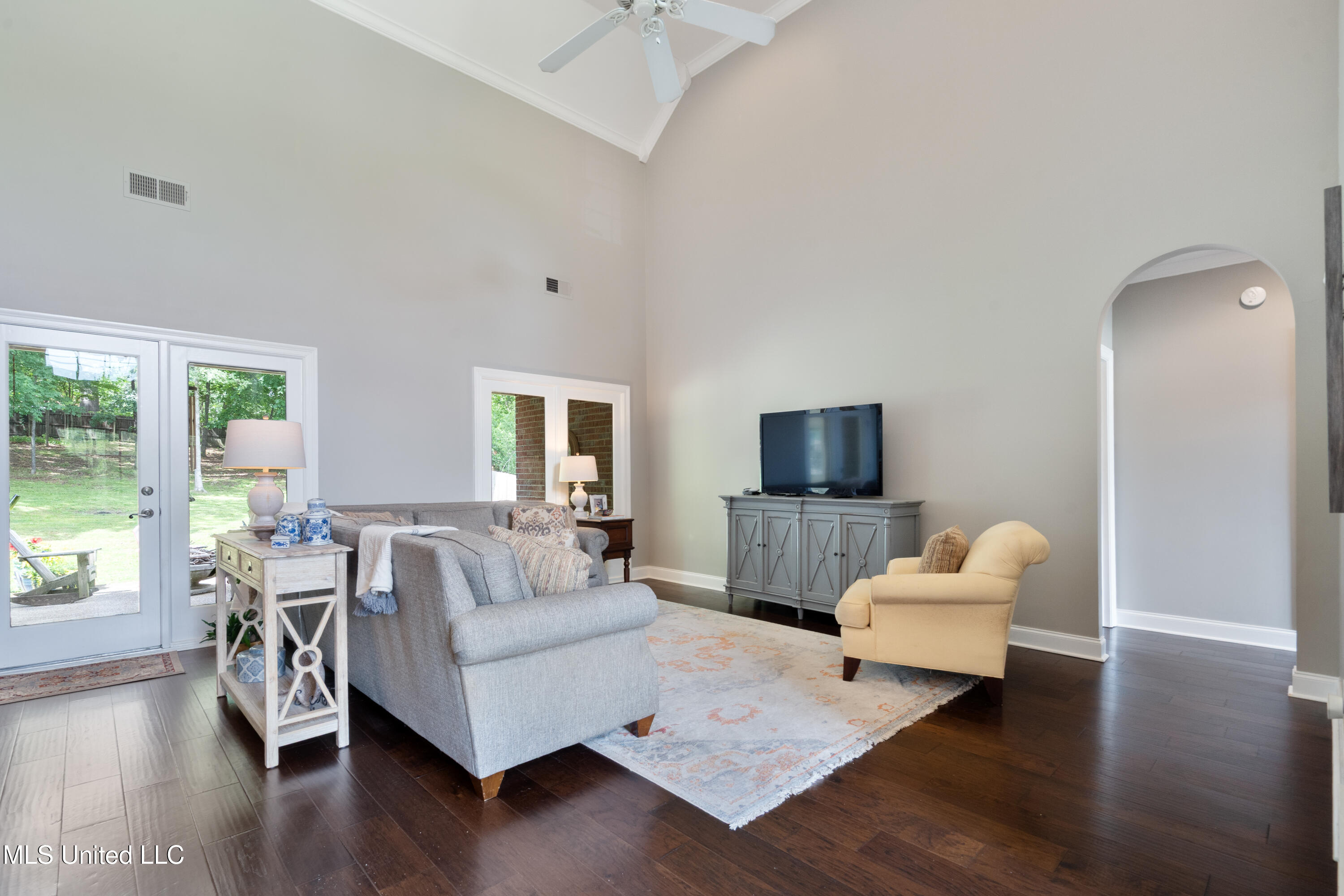 2038 Nottaway Drive, Southaven, Mississippi image 11