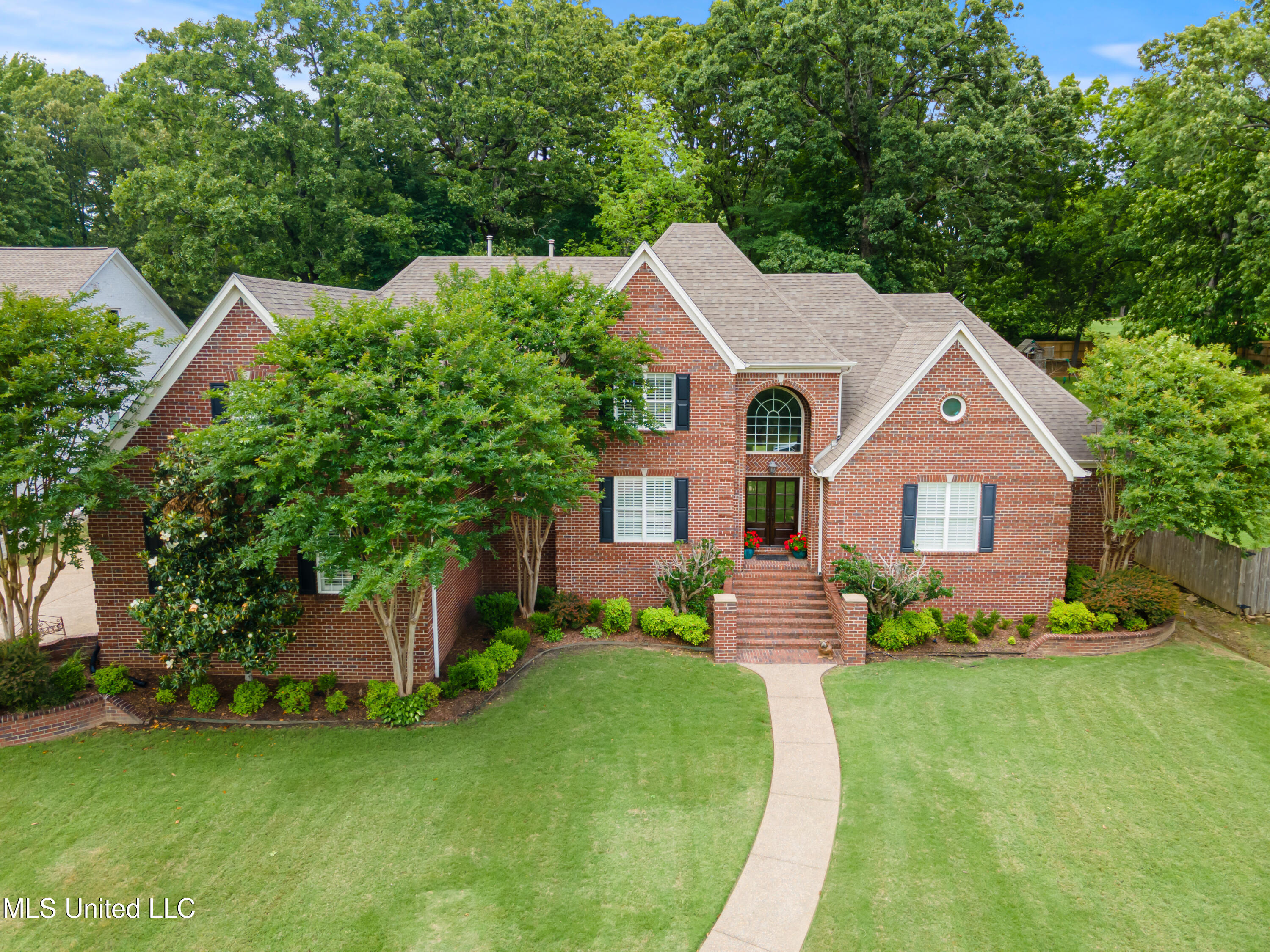 2038 Nottaway Drive, Southaven, Mississippi image 4