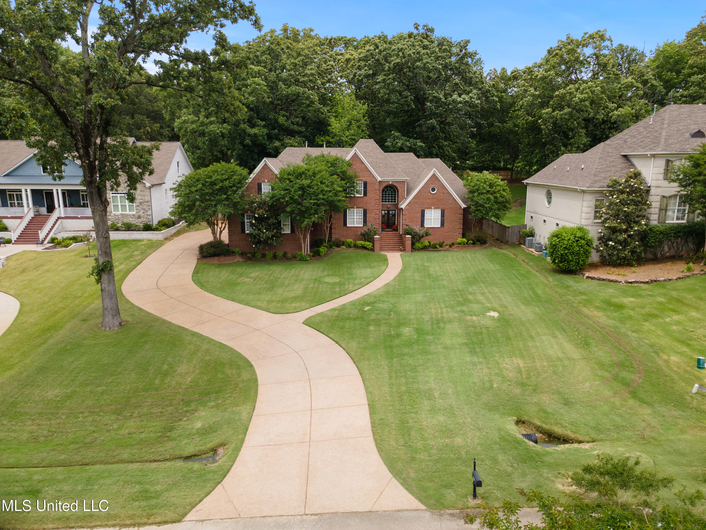 2038 Nottaway Drive, Southaven, Mississippi image 6
