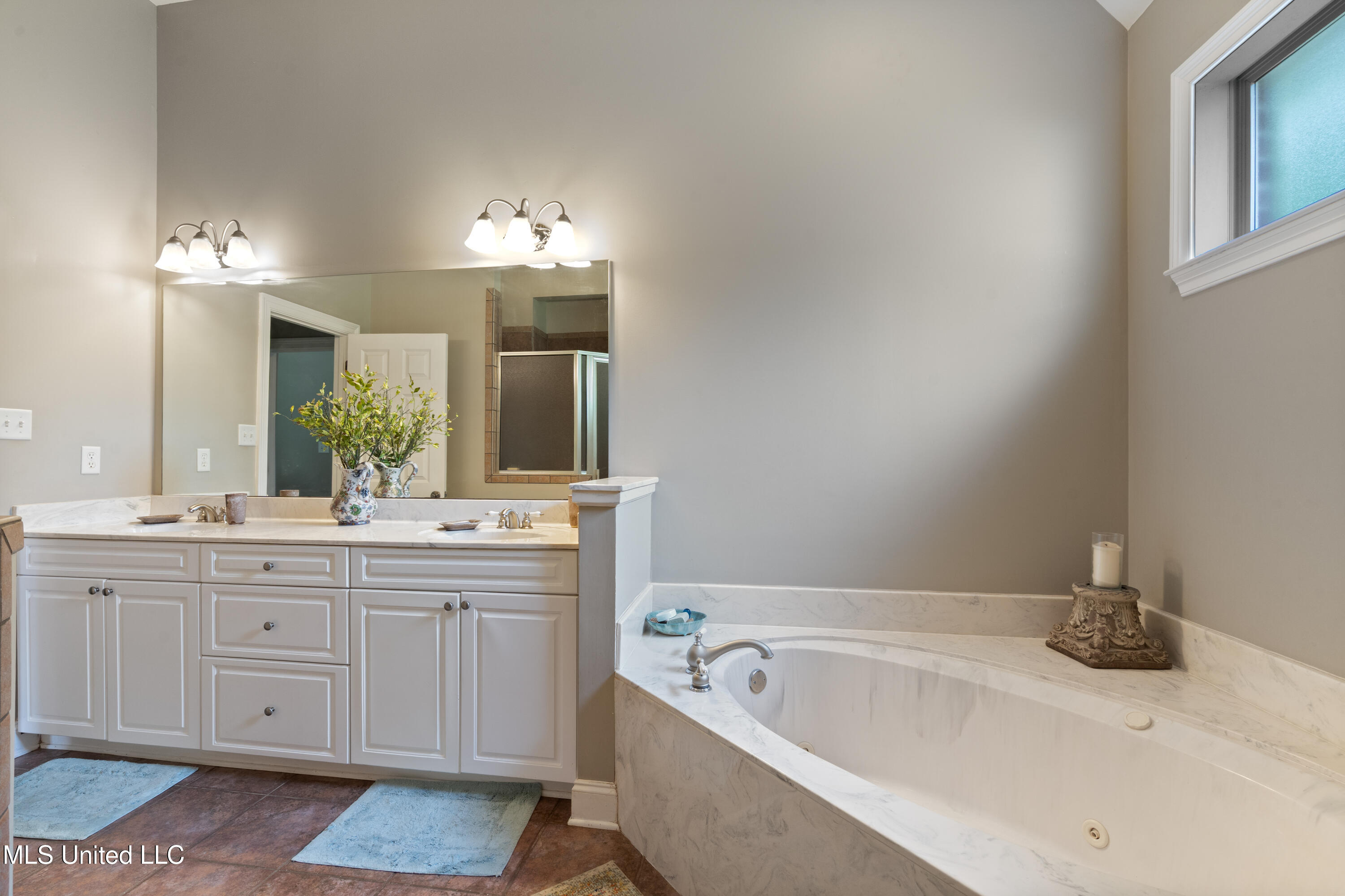 2038 Nottaway Drive, Southaven, Mississippi image 30