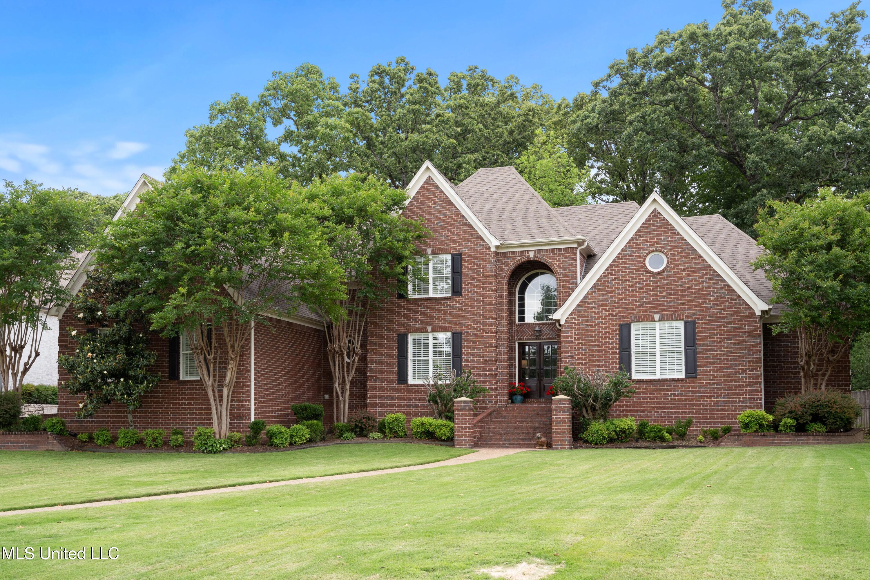 2038 Nottaway Drive, Southaven, Mississippi image 2