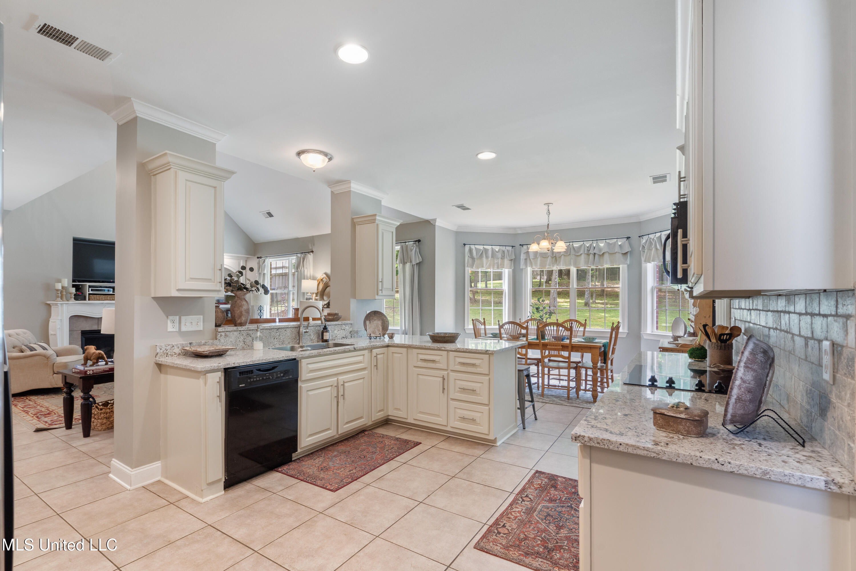 2038 Nottaway Drive, Southaven, Mississippi image 18