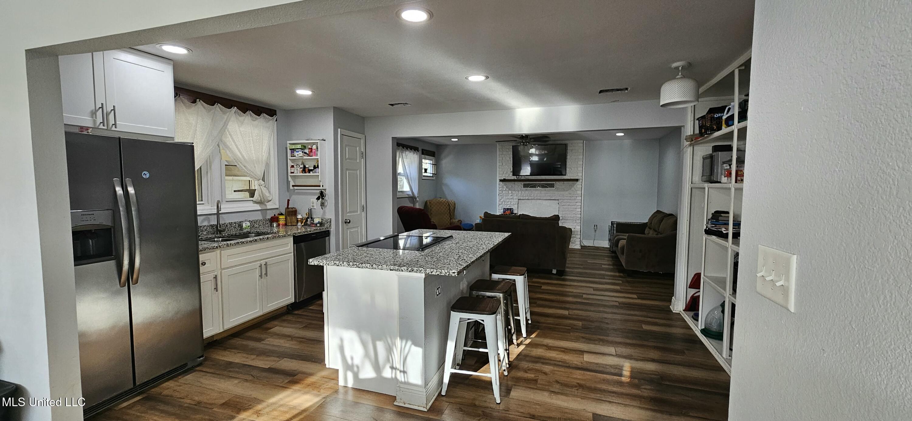 2901 Fairview Drive, Gautier, Mississippi image 2