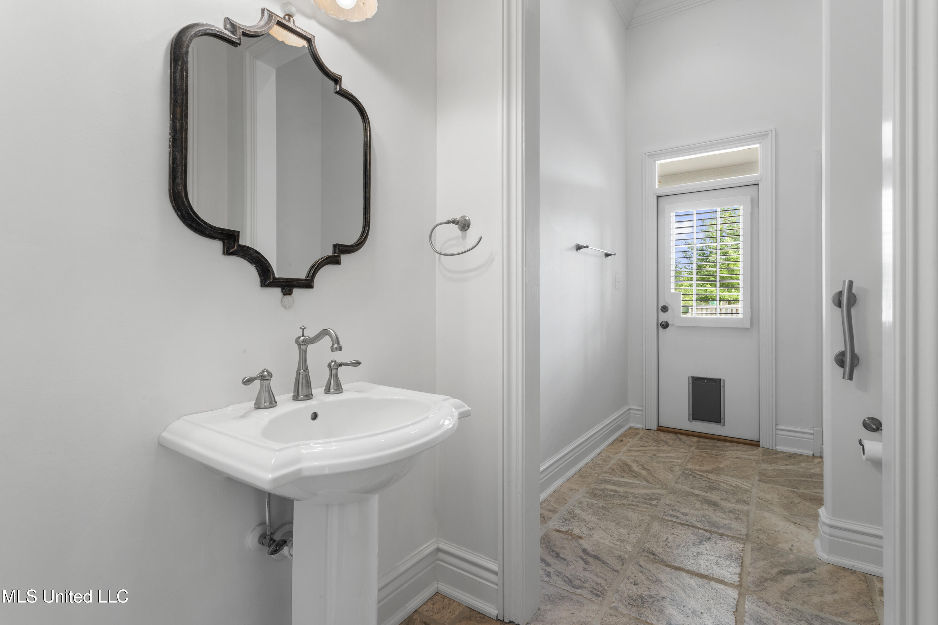 12240 Lake Forest Dr. Dr, Gulfport, Mississippi image 35