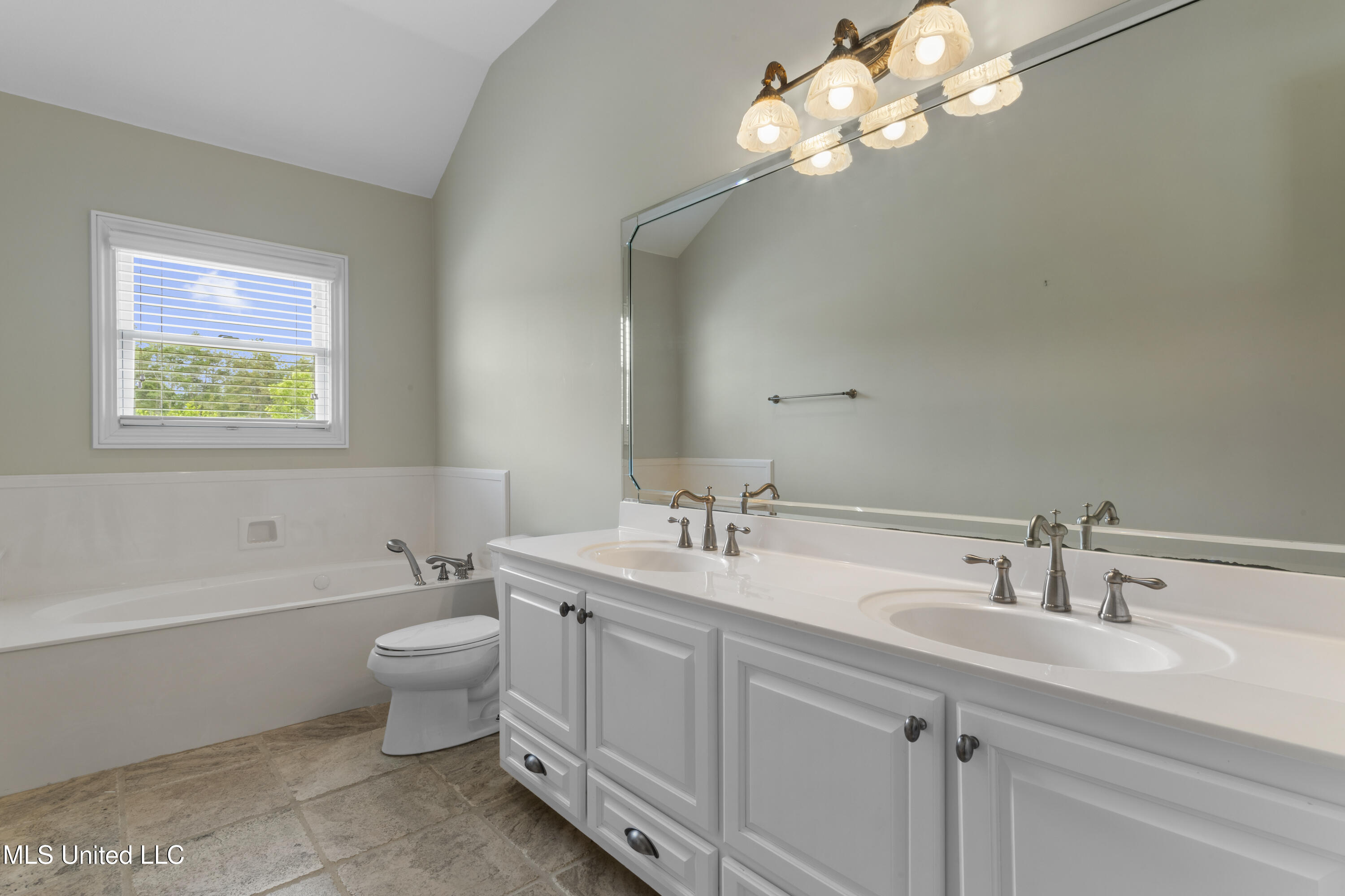 12240 Lake Forest Dr. Dr, Gulfport, Mississippi image 32