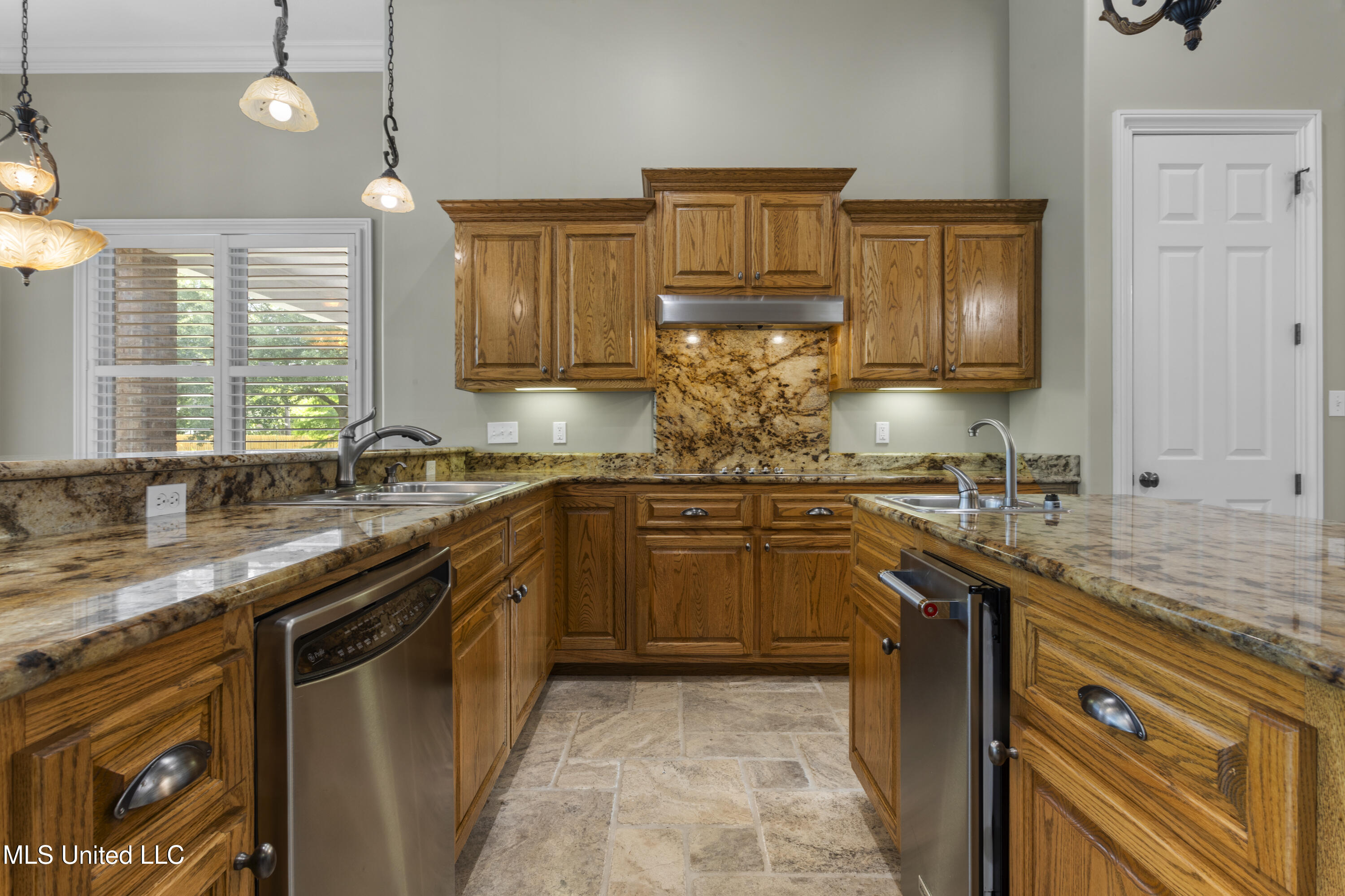 12240 Lake Forest Dr. Dr, Gulfport, Mississippi image 12