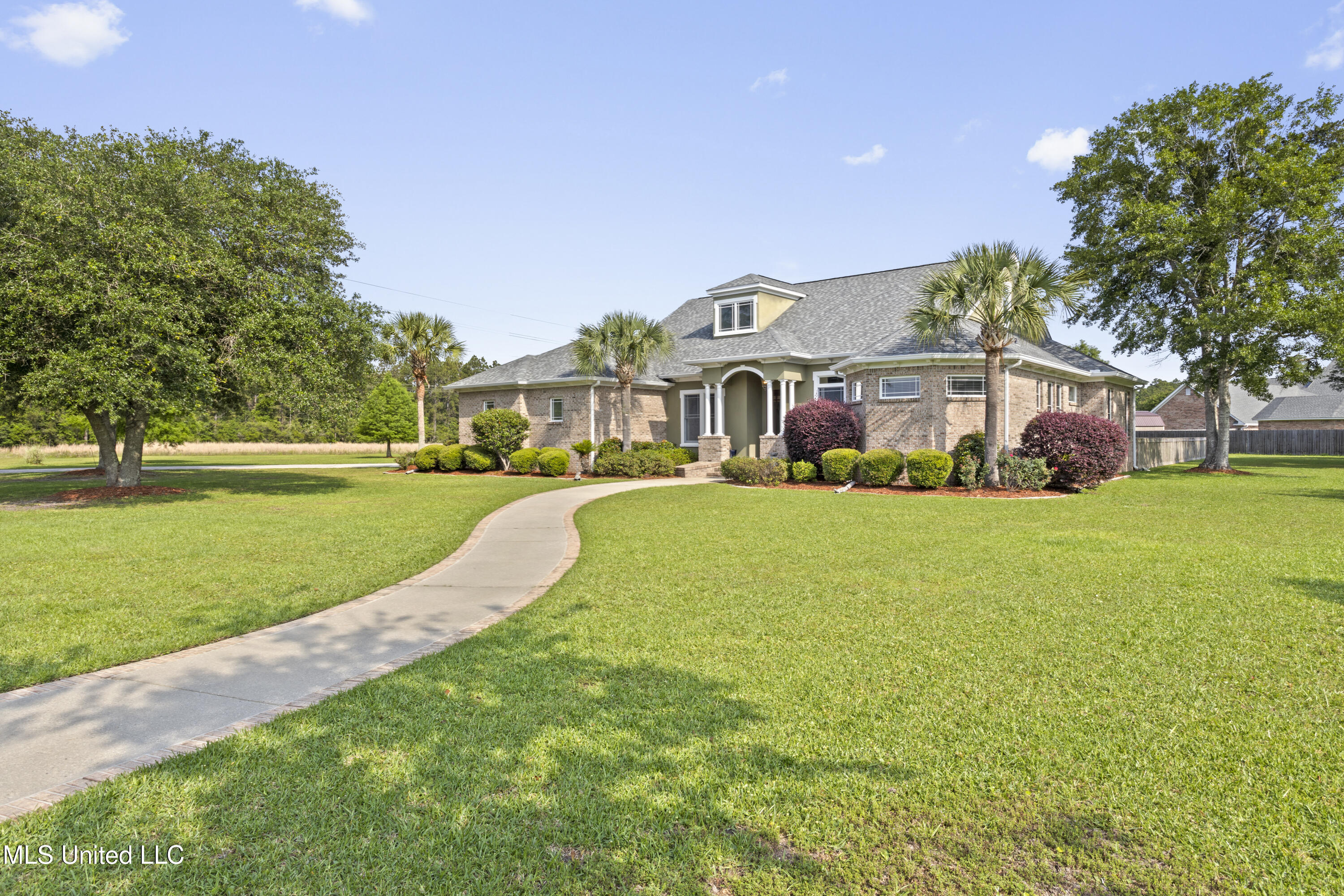 12240 Lake Forest Dr. Dr, Gulfport, Mississippi image 1