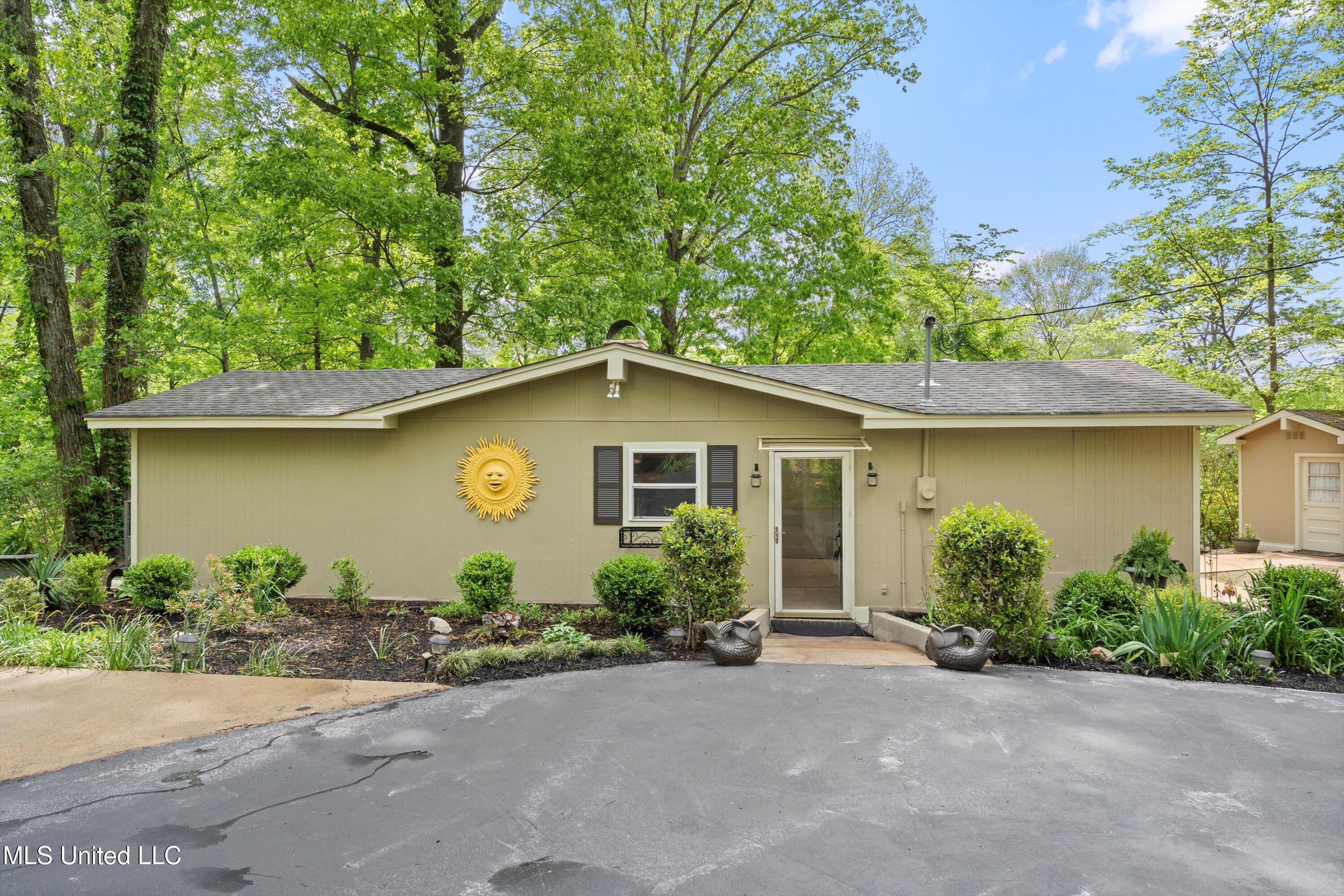2830 Elm Drive, Hernando, Mississippi image 2