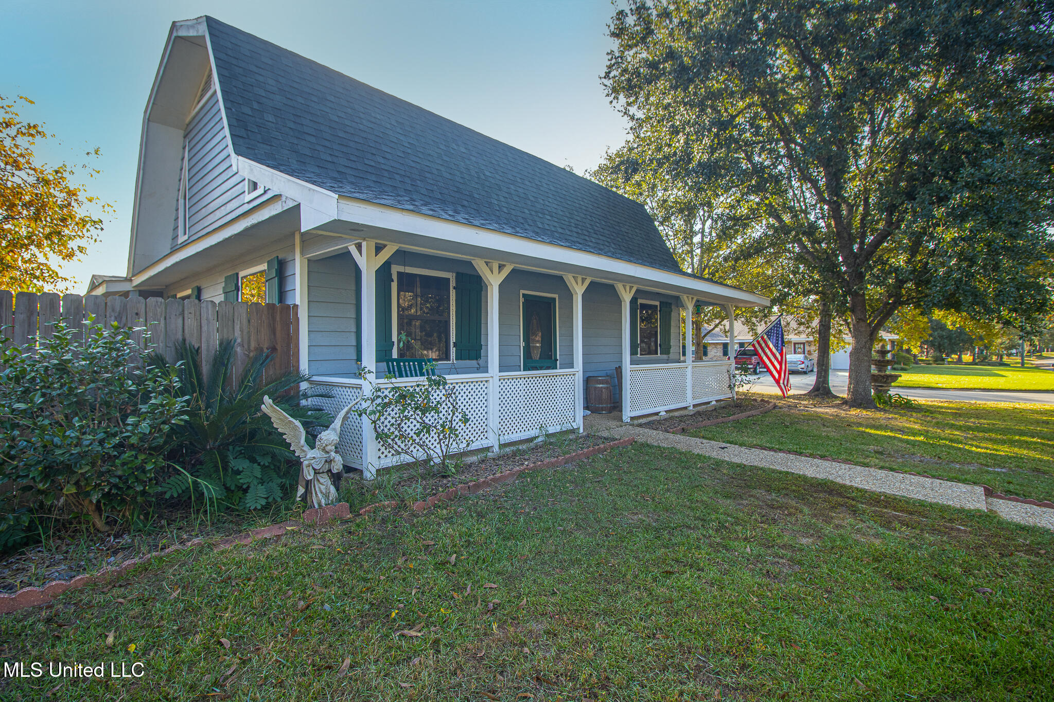 809 Jackson Boulevard, Bay Saint Louis, Mississippi image 2